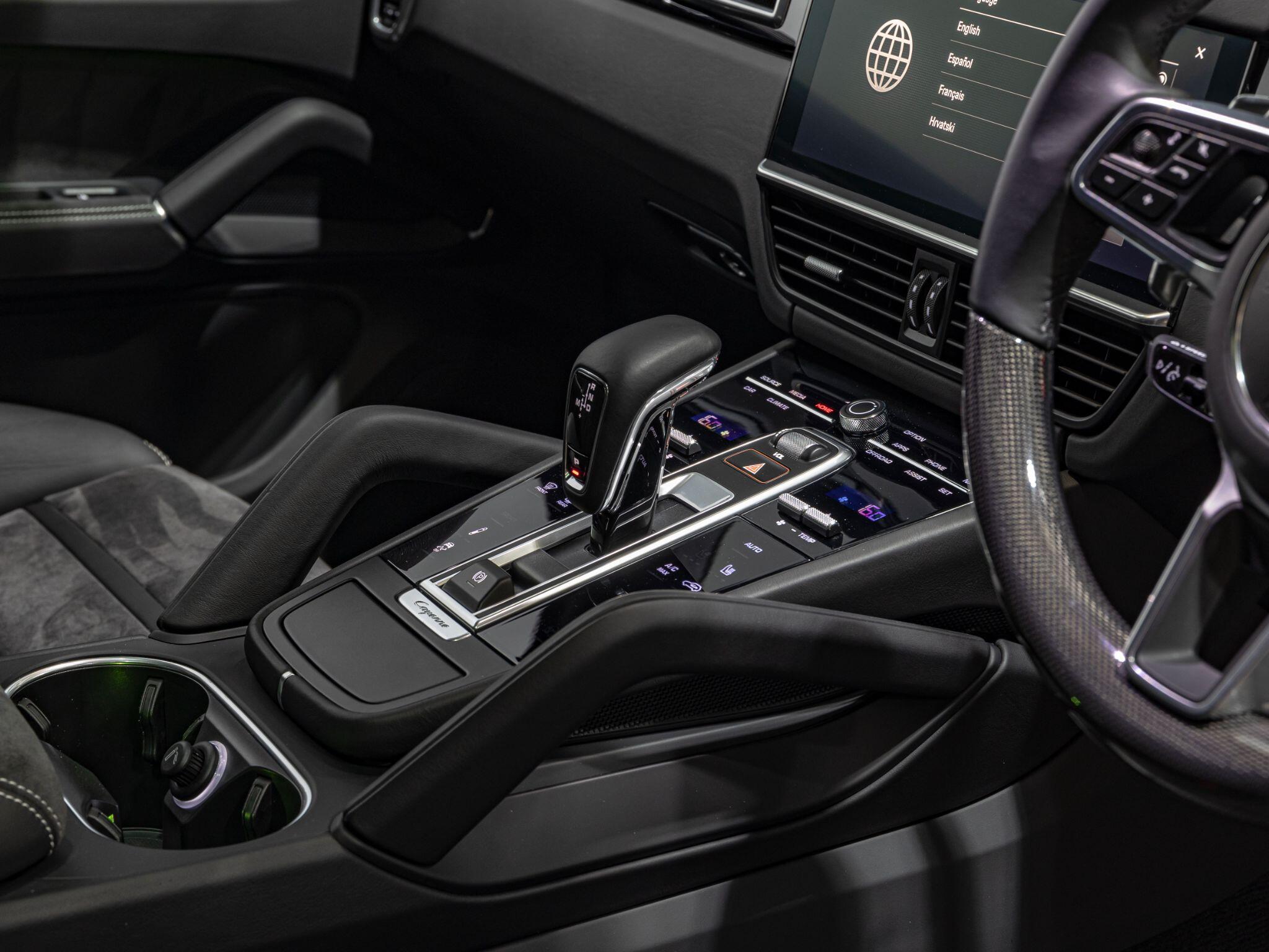 Porsche Cayenne view 24