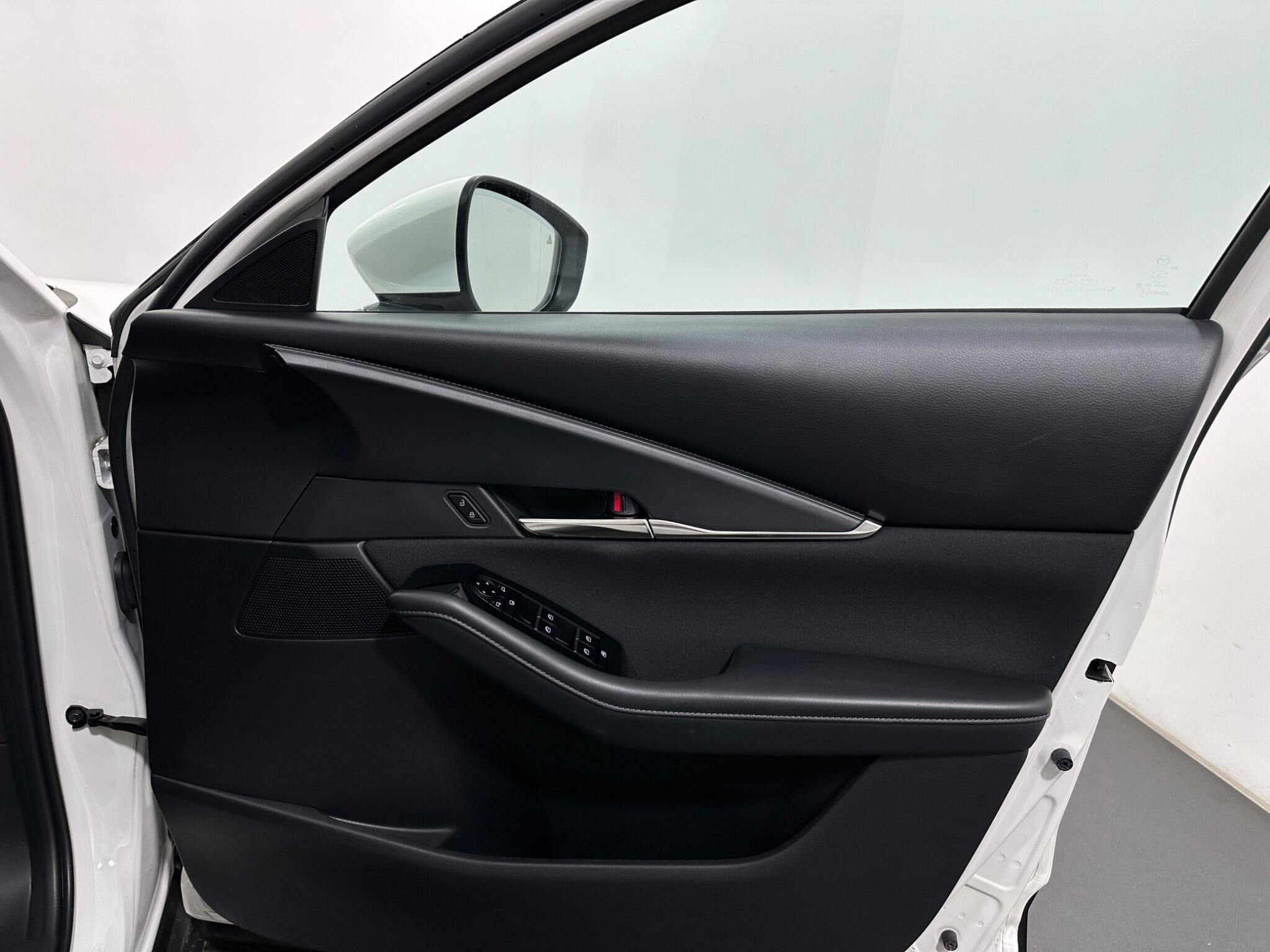 Mazda CX-30 view 35