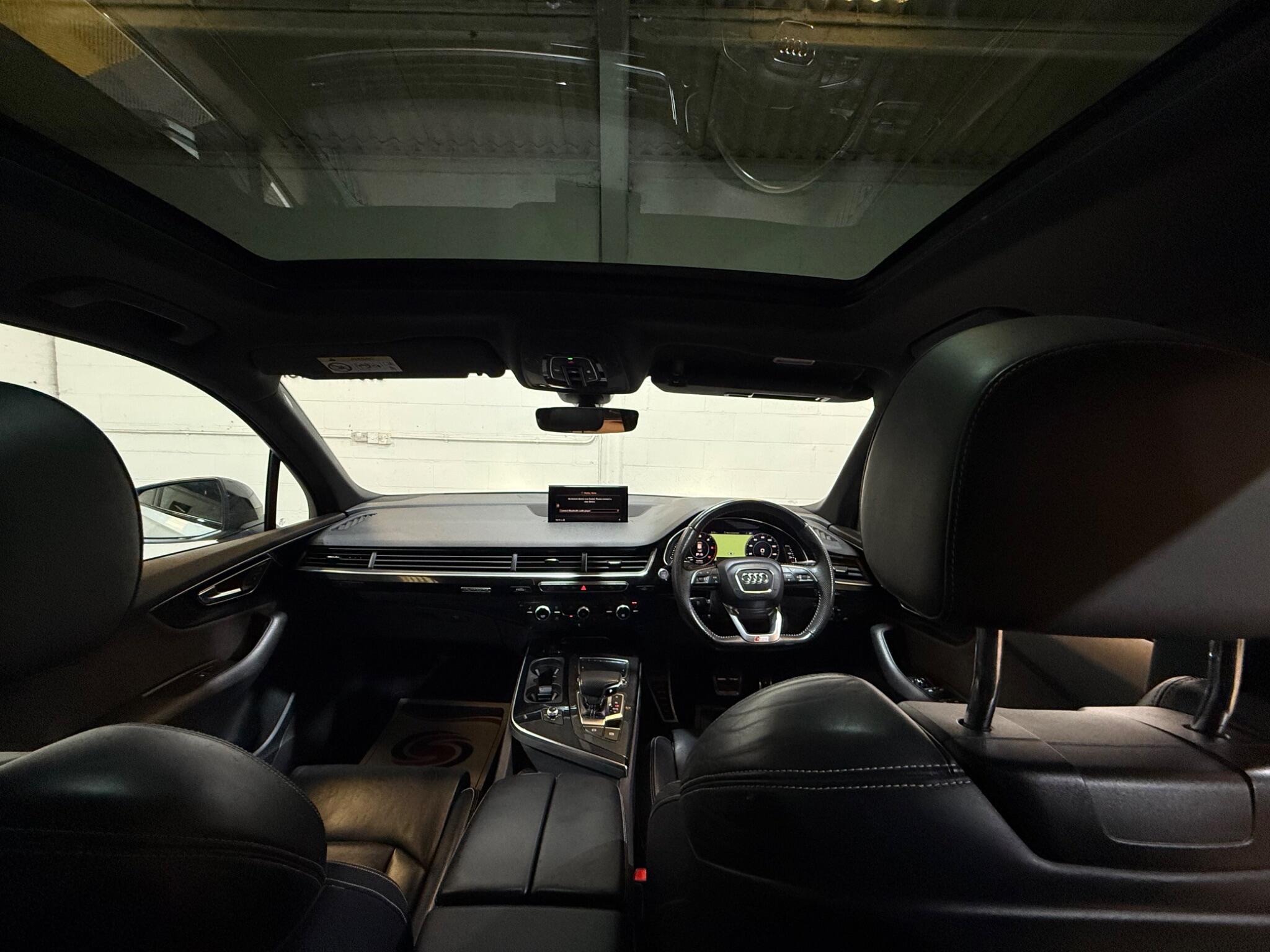 Audi Q7 view 3