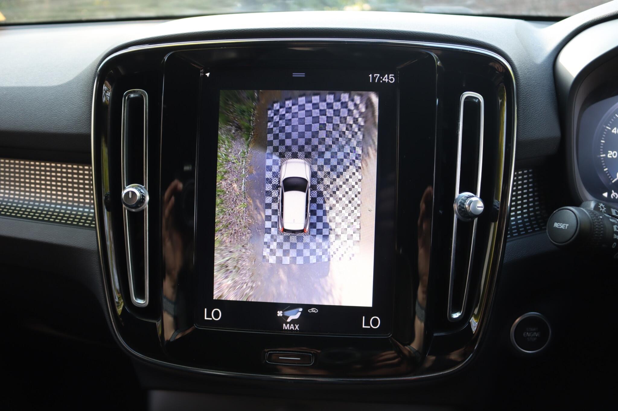 Volvo XC40 view 24