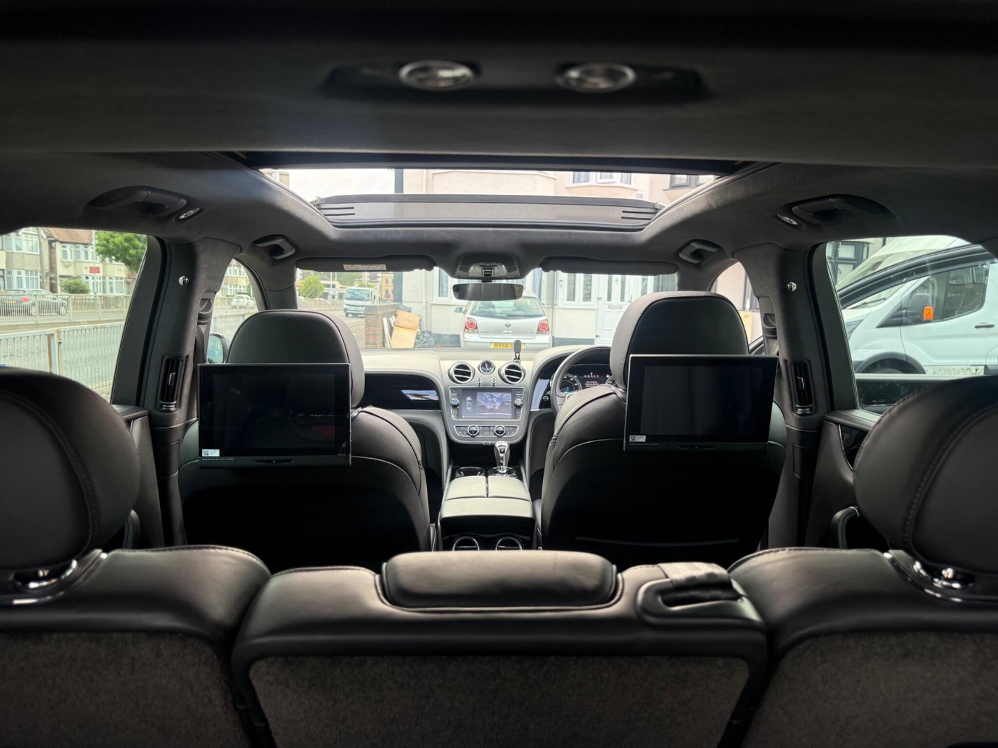 Bentley Bentayga view 12