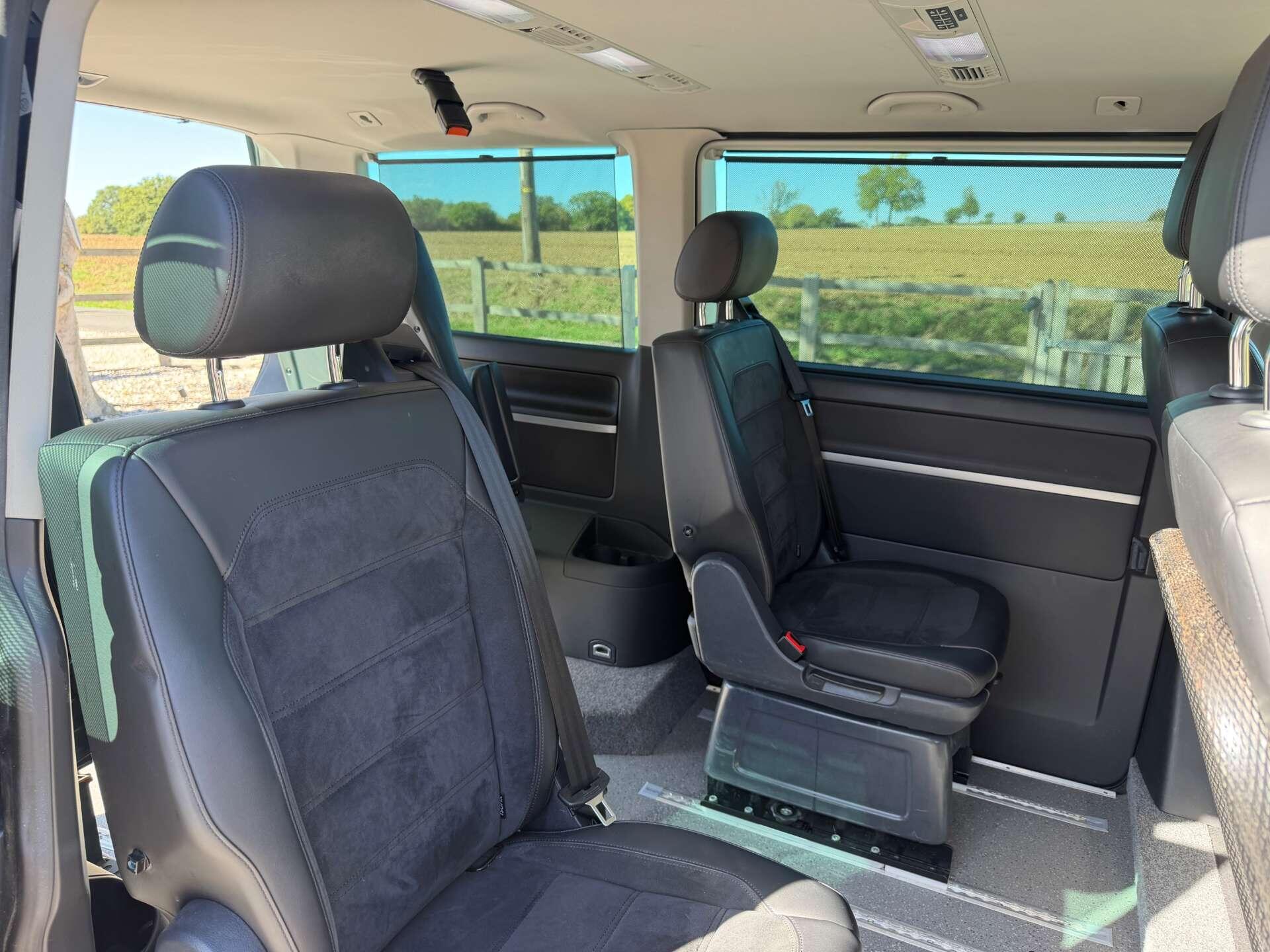 Volkswagen Caravelle view 16