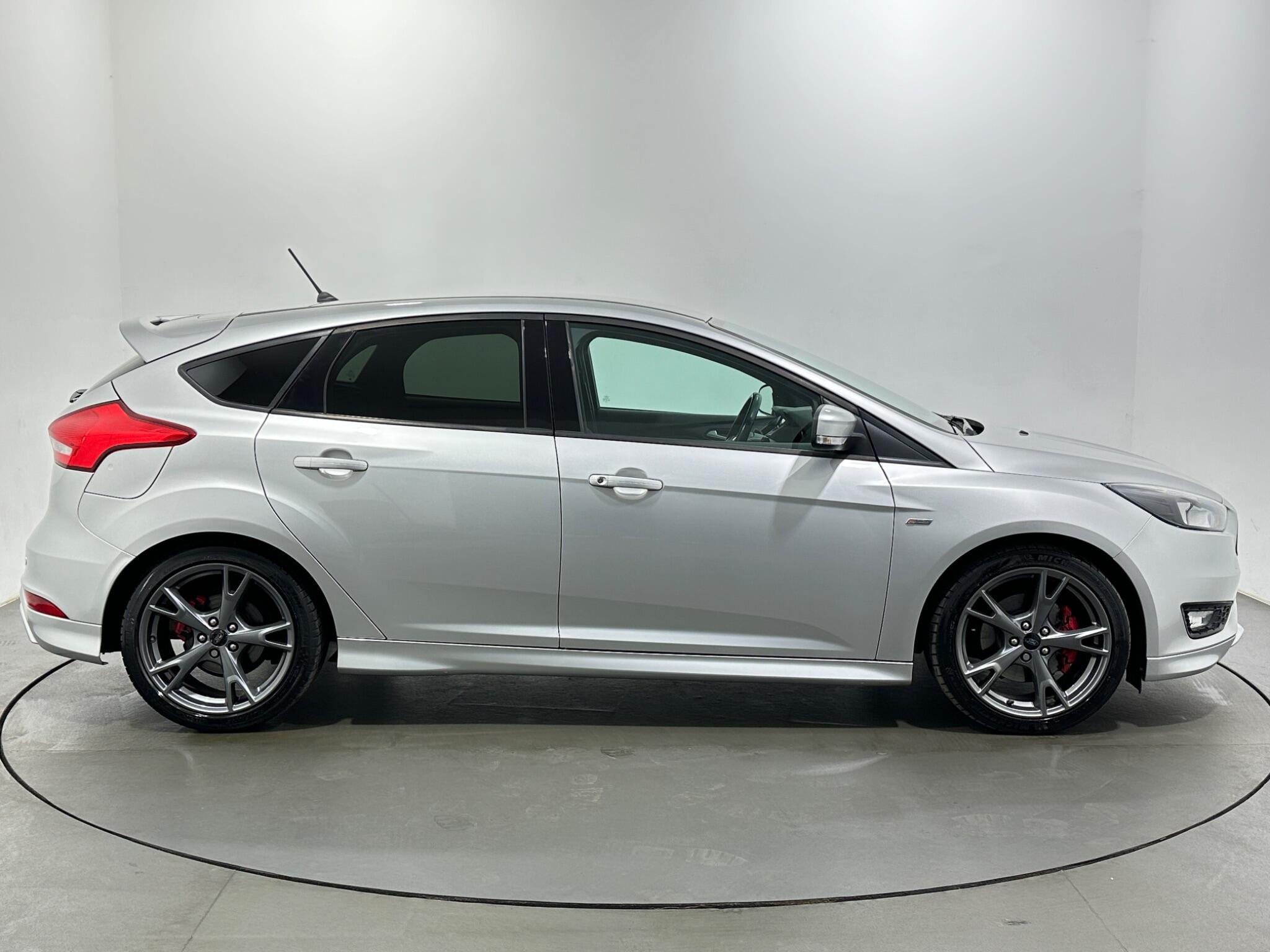 Ford Focus view 9