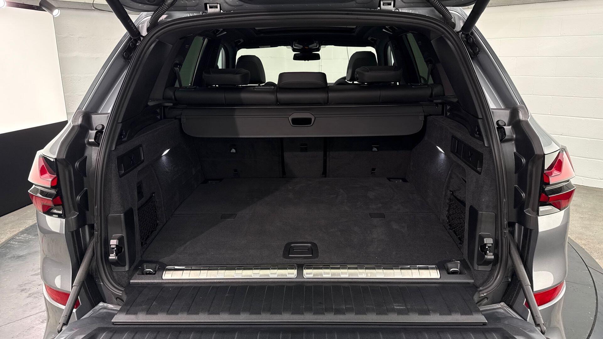 BMW X5 view 13