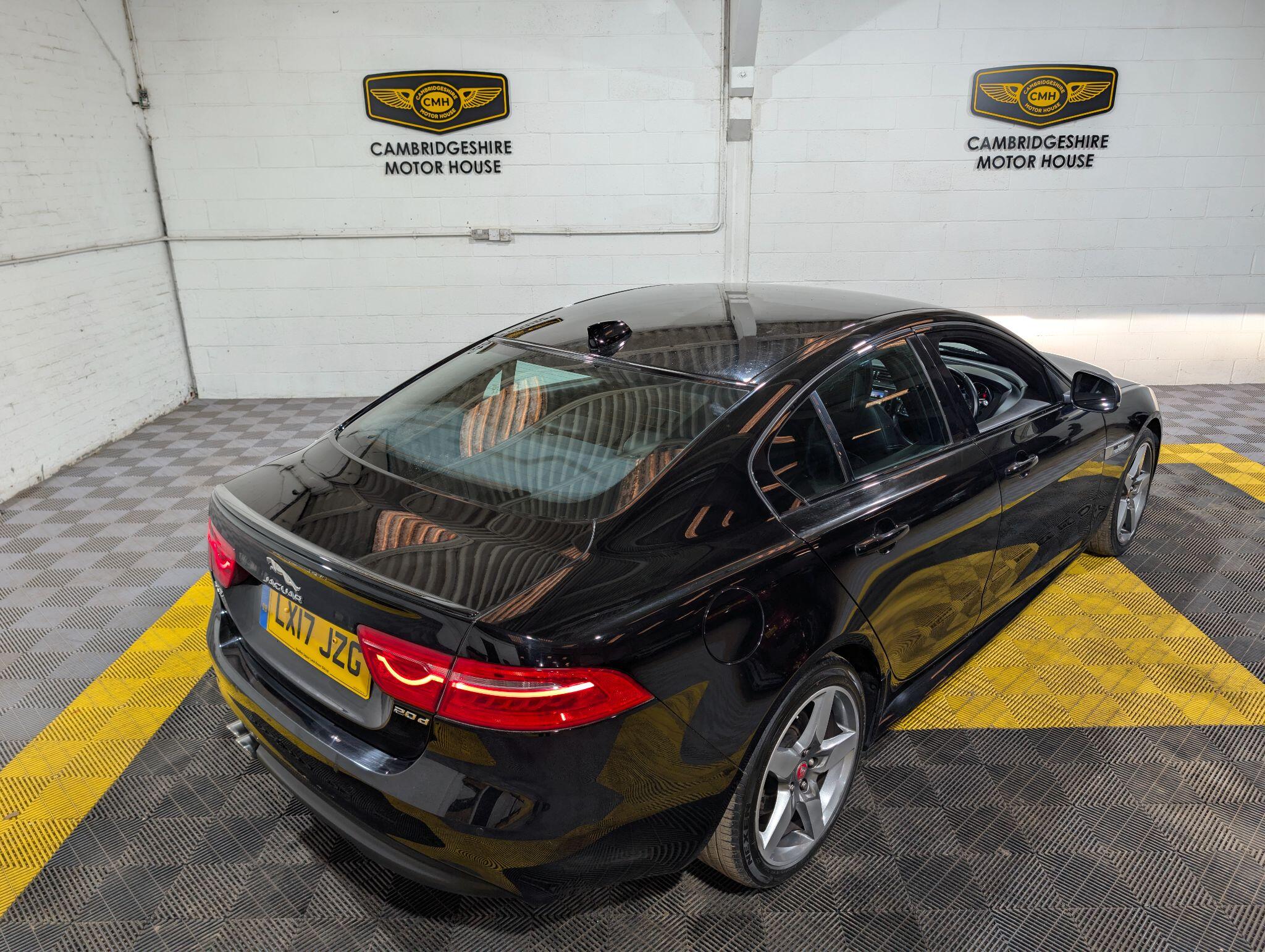 Jaguar Xe view 14
