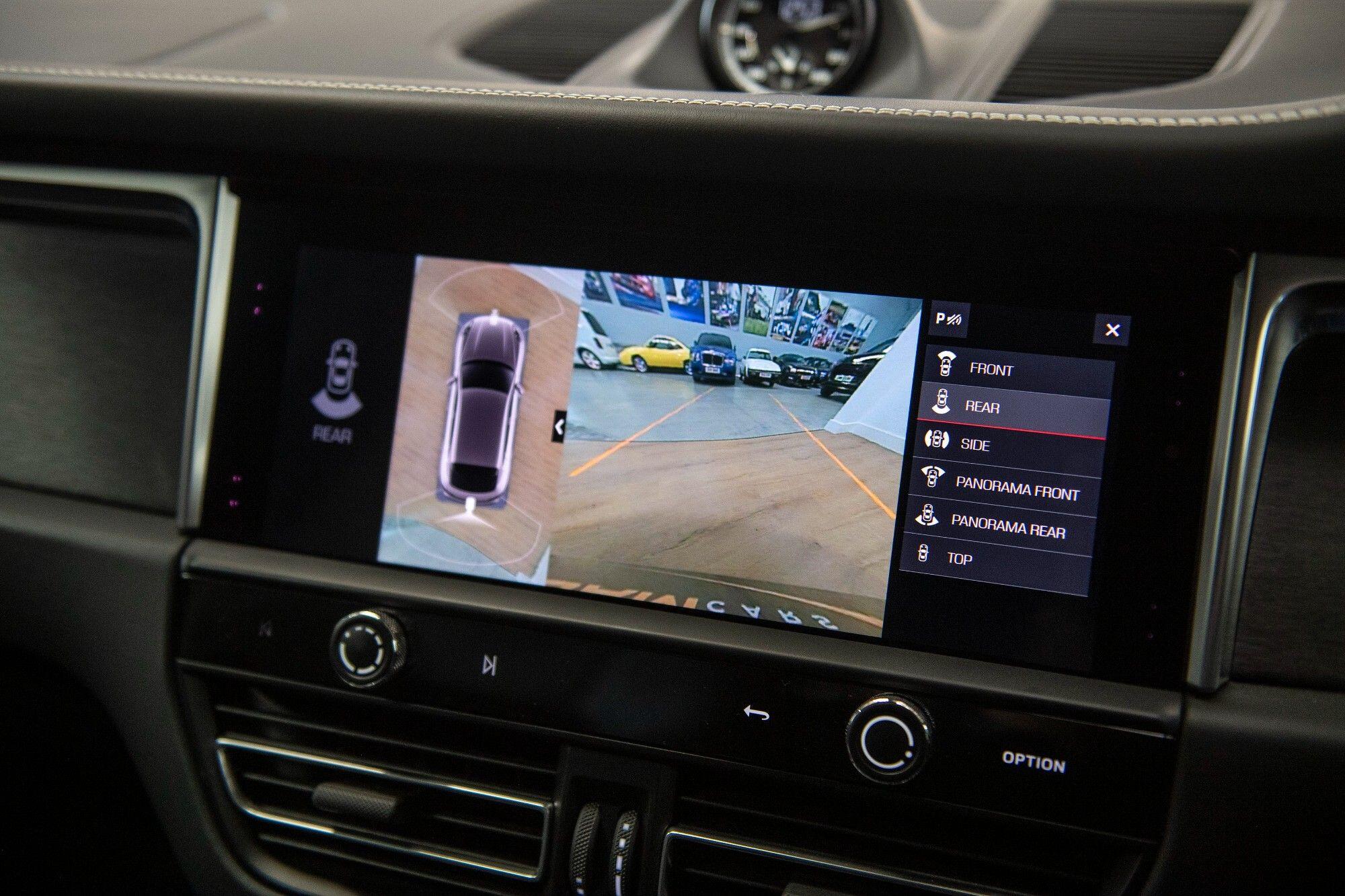 Porsche Macan view 25