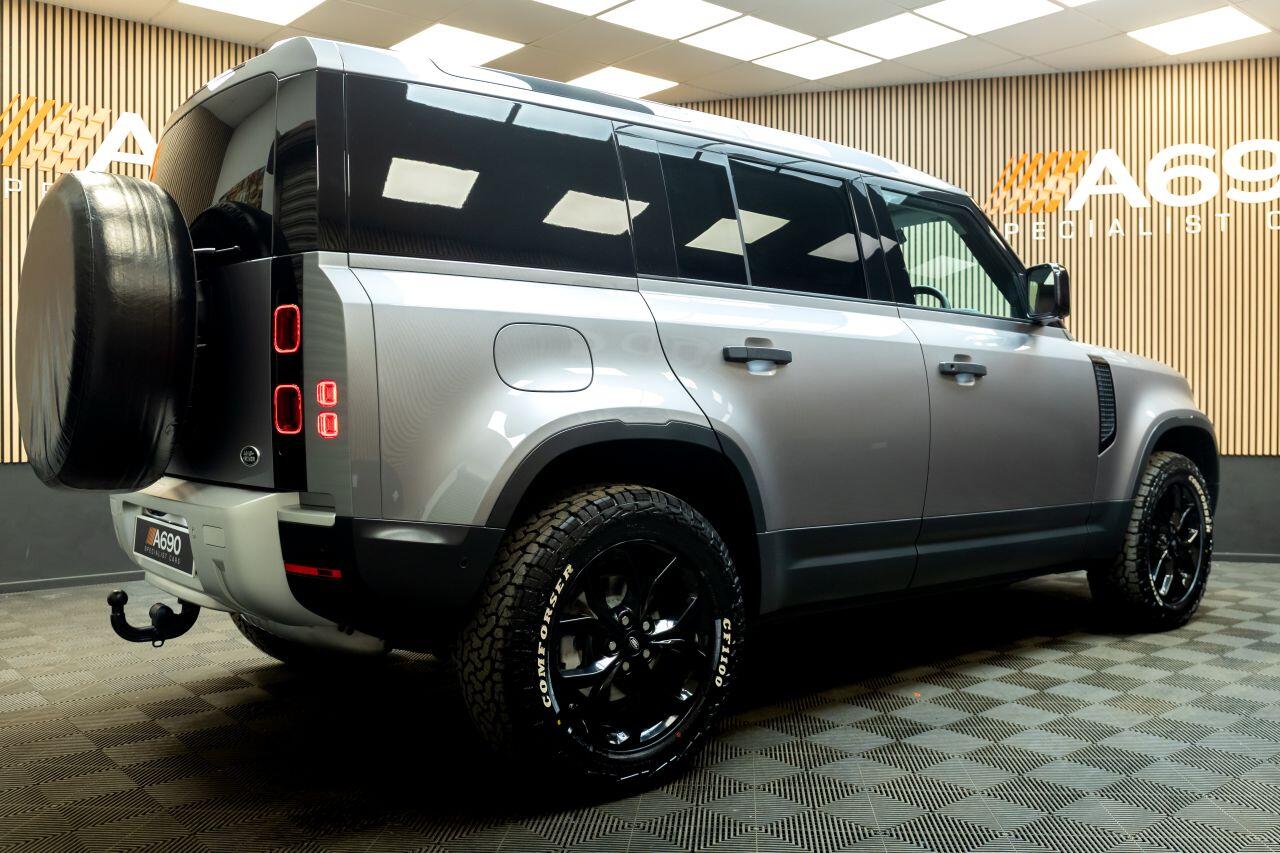 Land Rover Defender 110 view 7