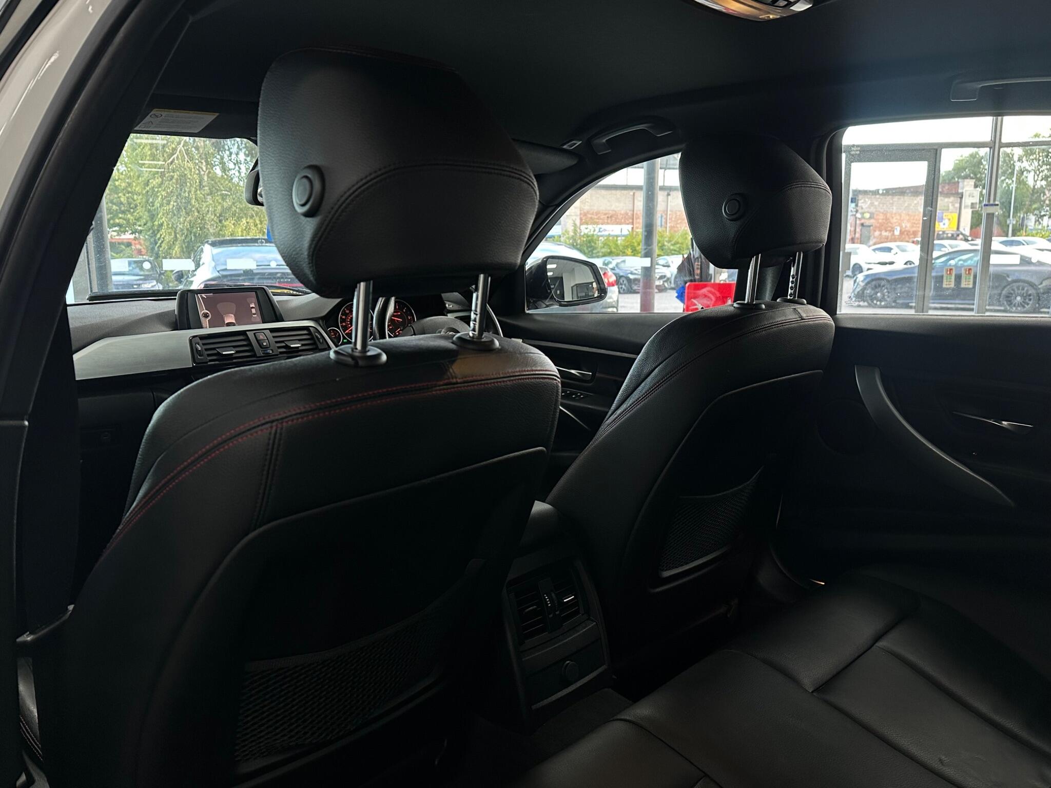 BMW 3 Series view 25