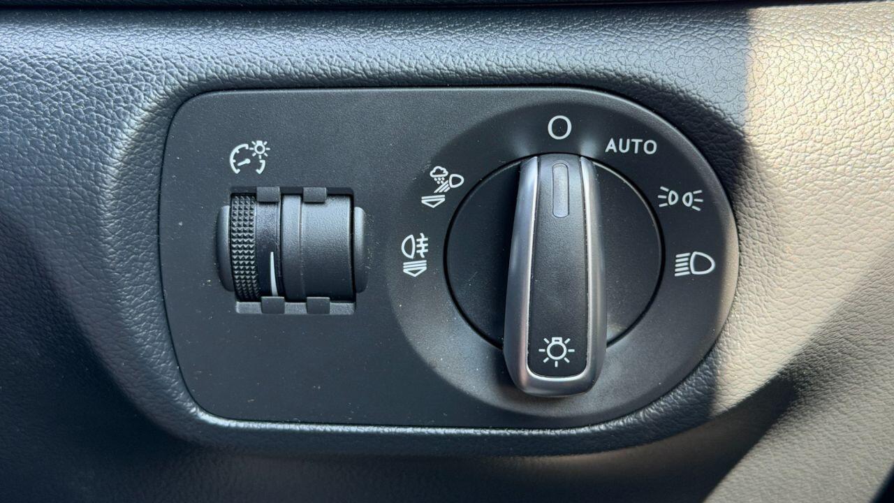 Audi Audi Q3 view 29
