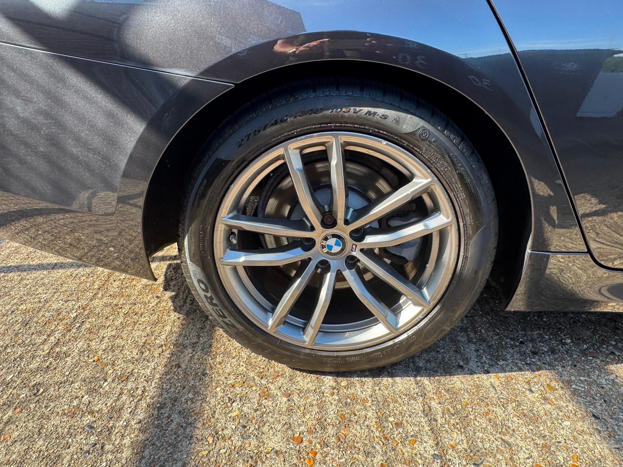 BMW 5 Series view 31