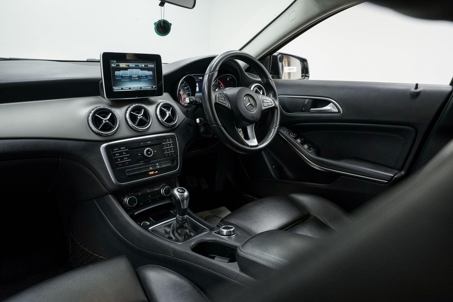 Mercedes-Benz Gla view 19