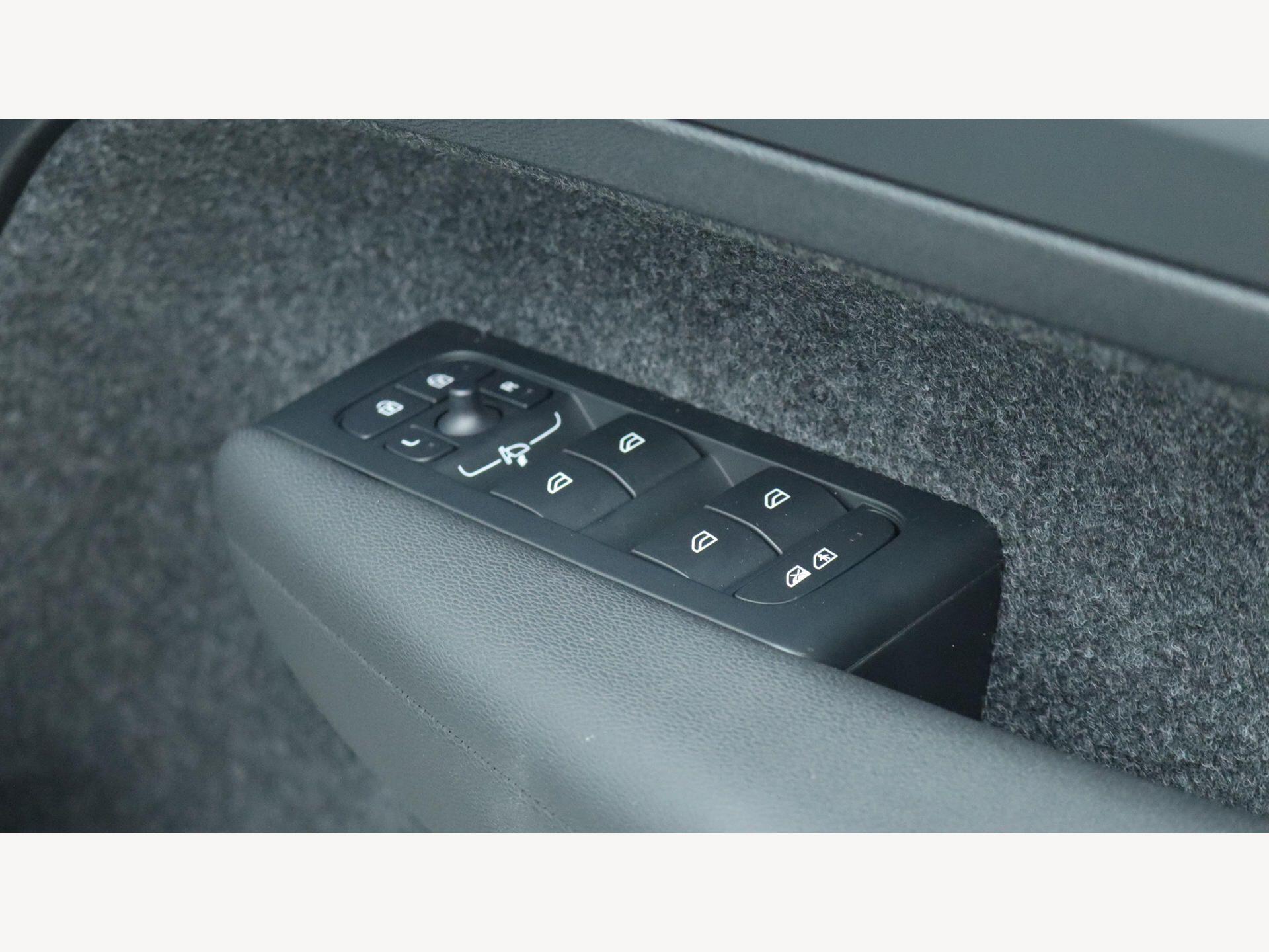 Volvo XC40 view 25