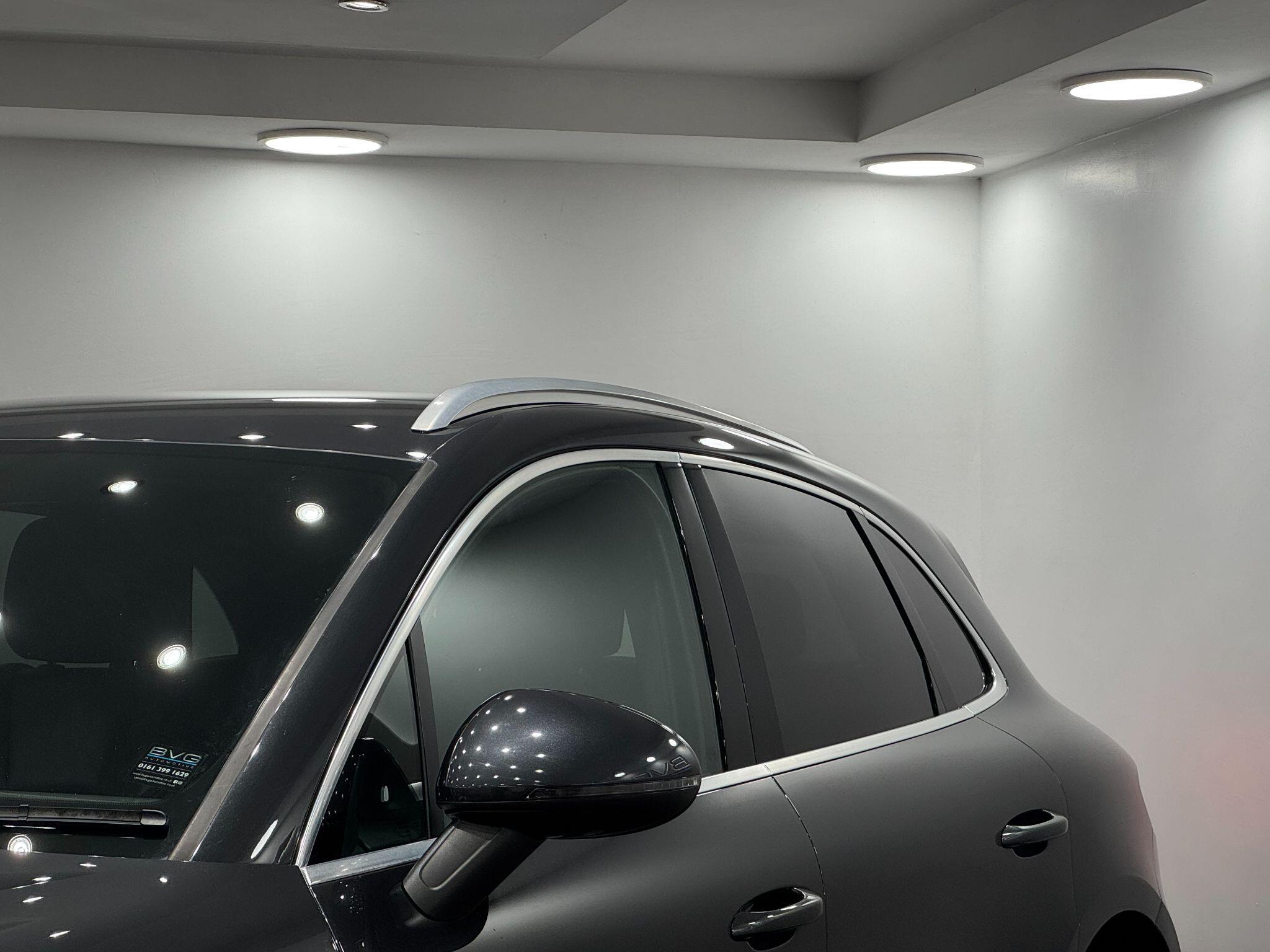 Porsche Macan view 14