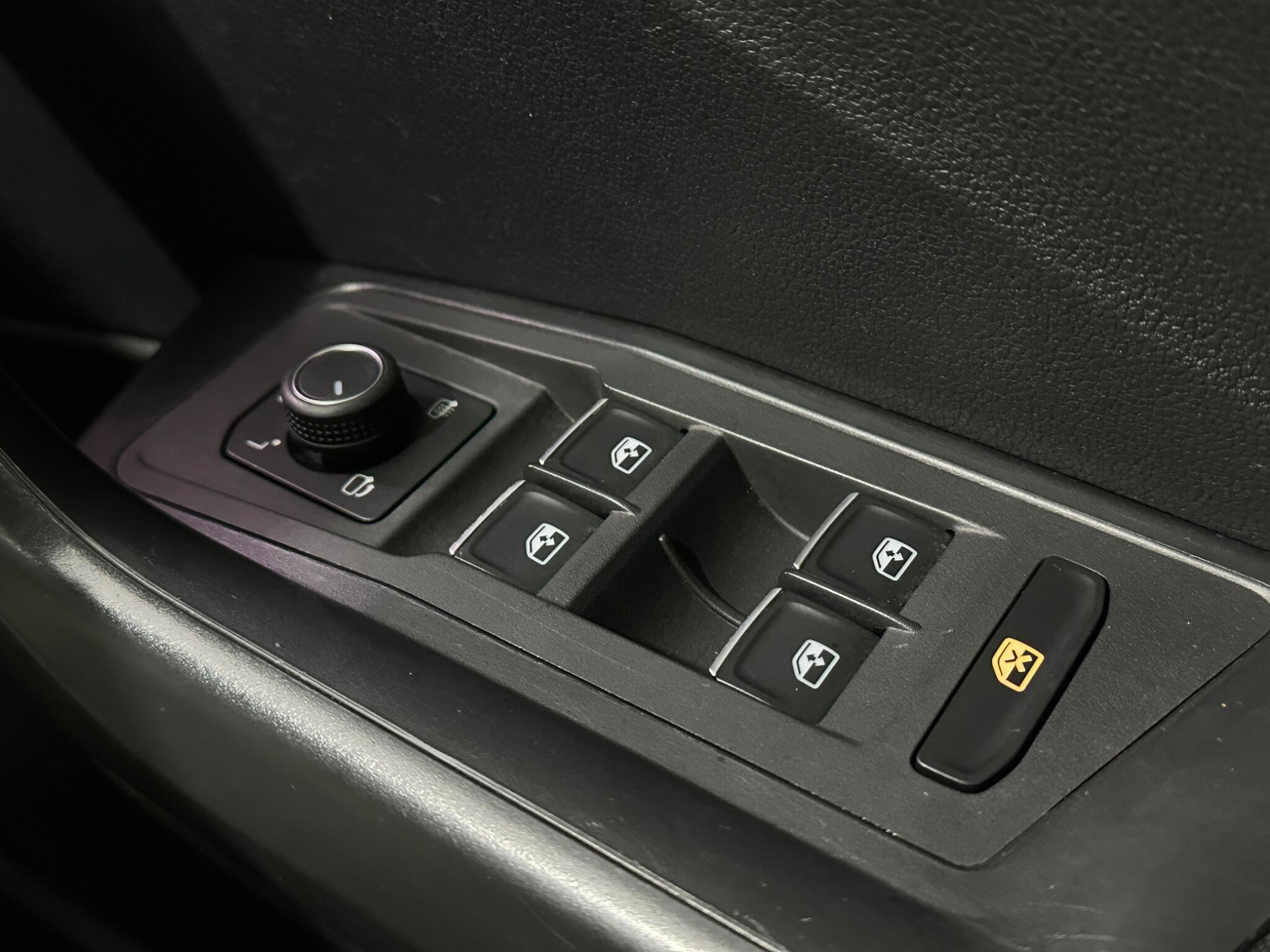 Volkswagen T-Roc view 19