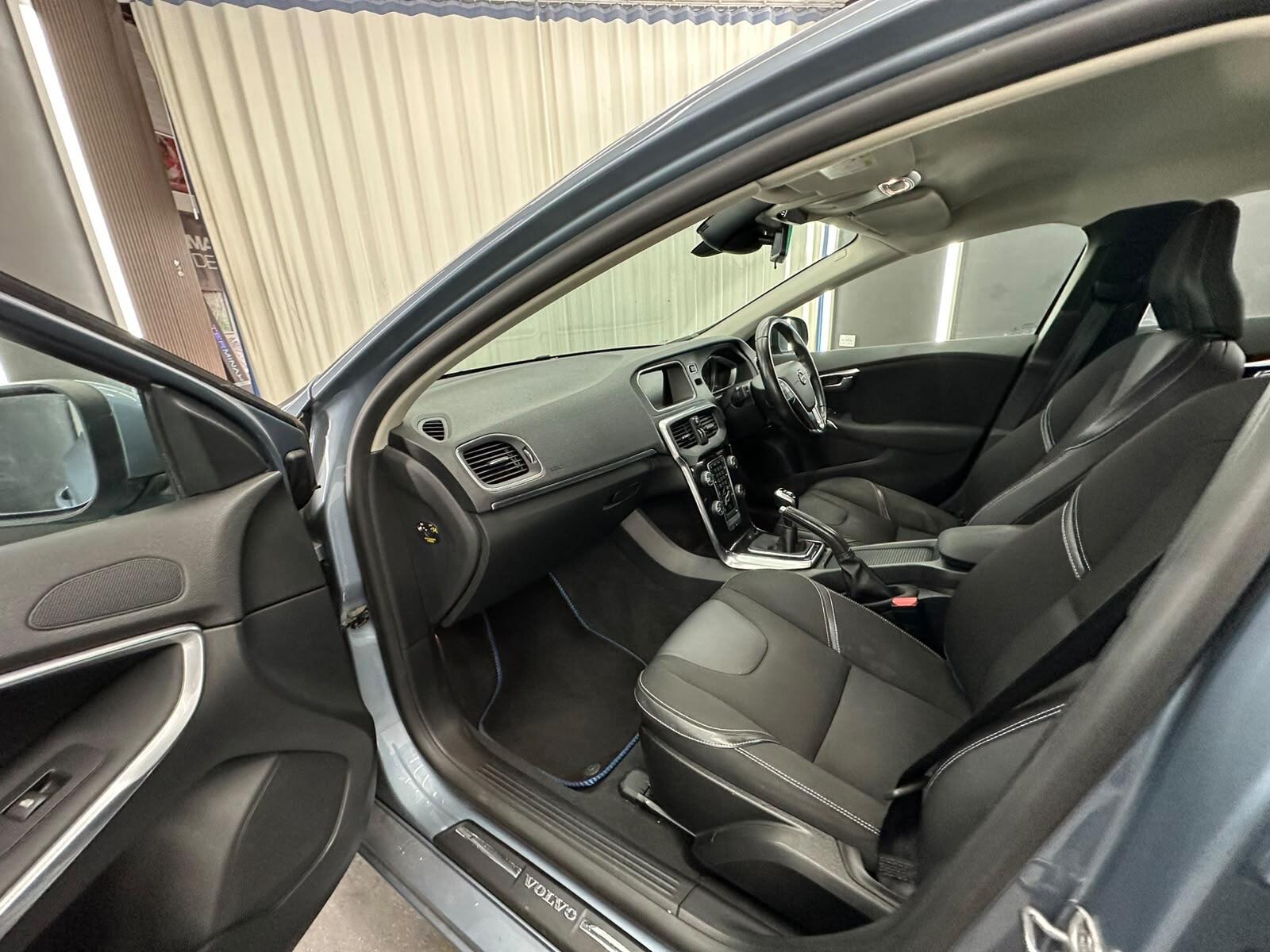 Volvo V40 view 24