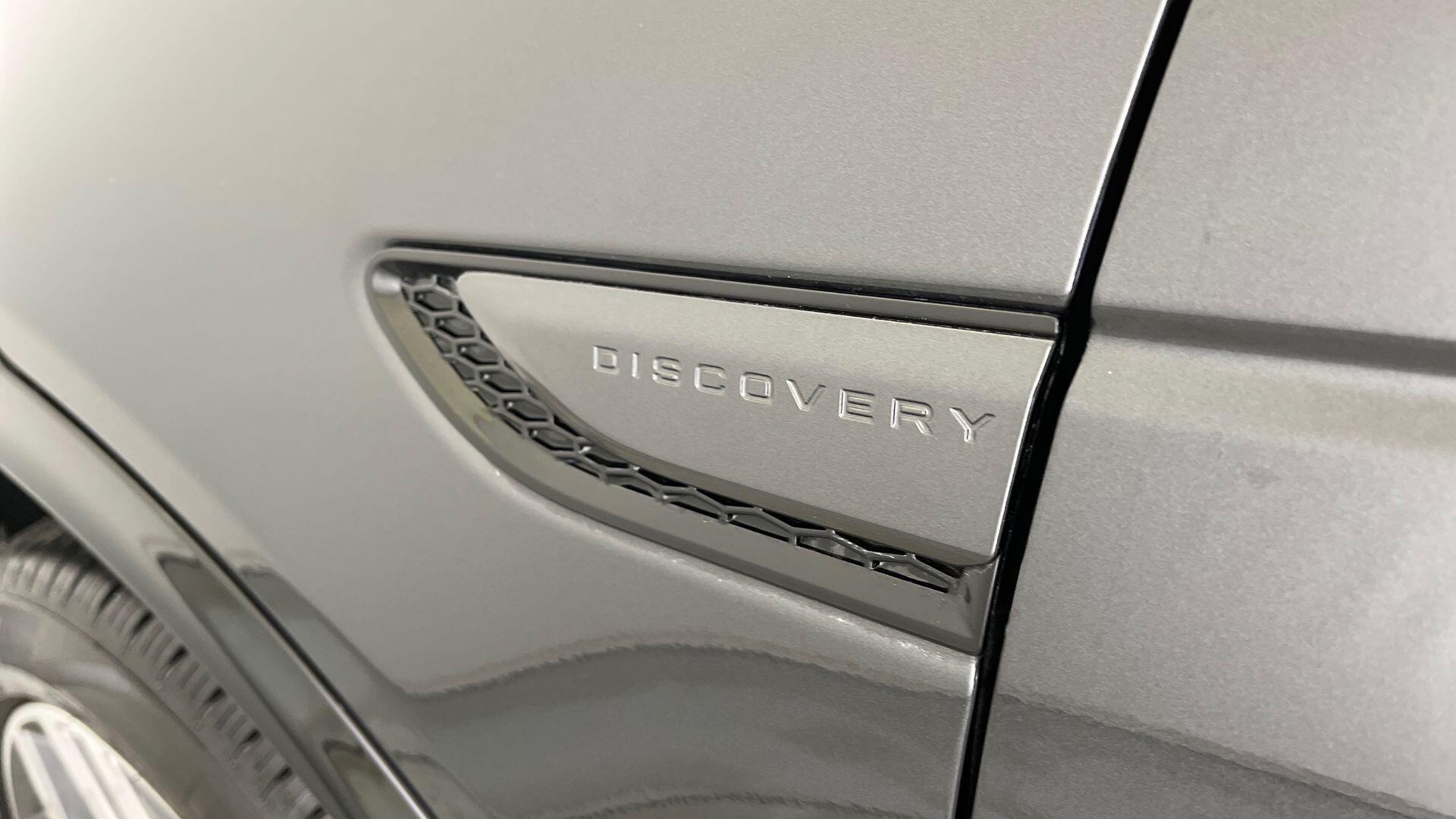 Land Rover Discovery Sport view 31
