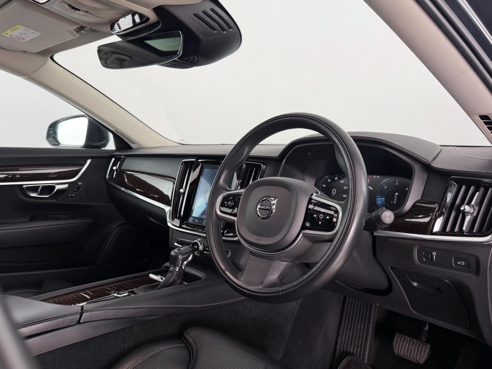 Volvo V90 view 4