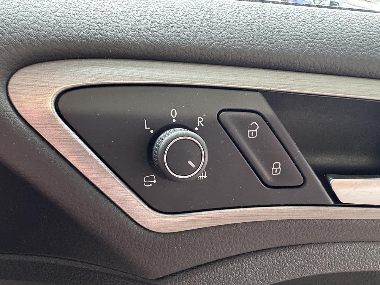 Volkswagen Golf view 24