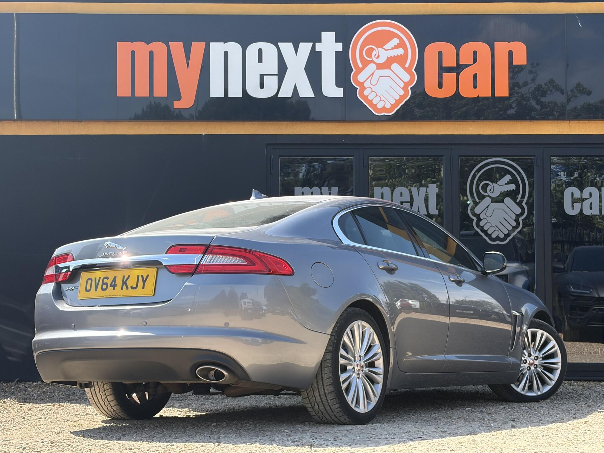 Jaguar XF view 8