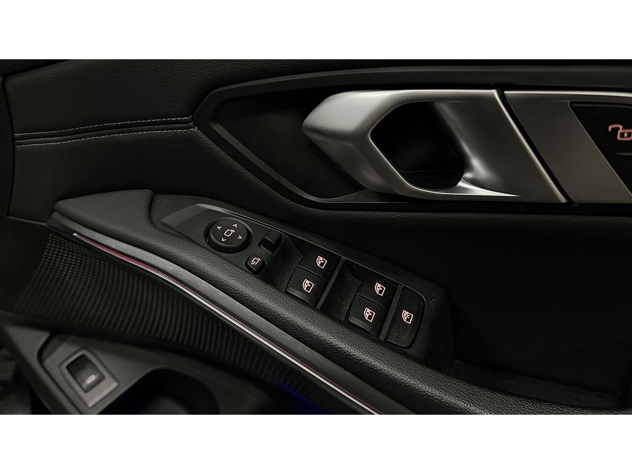 BMW 3 Series view 17