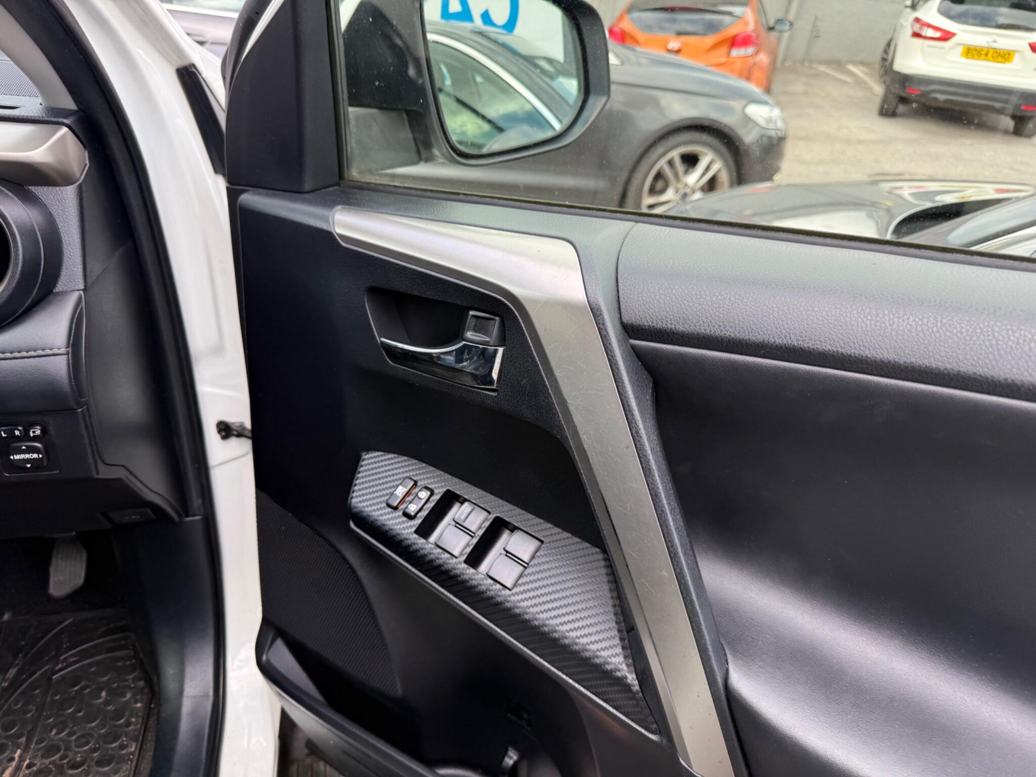 Toyota Rav4 view 9