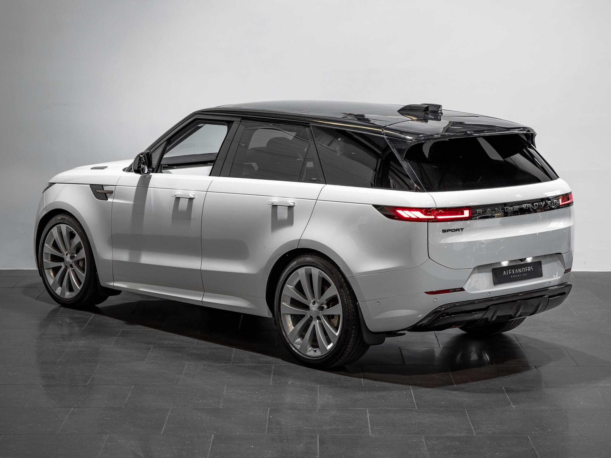 Land Rover Range Rover Sport view 3
