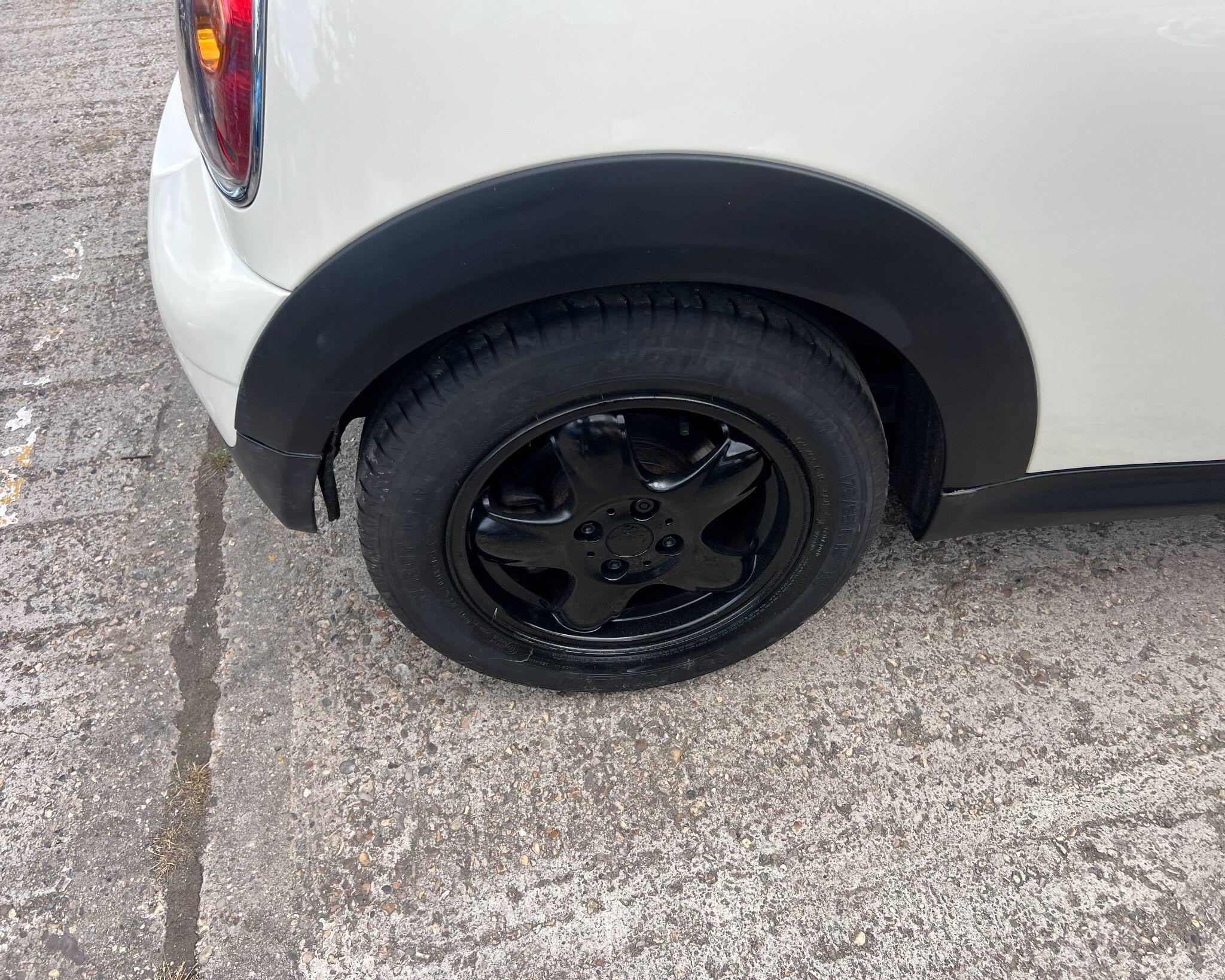 Mini Hatch view 28