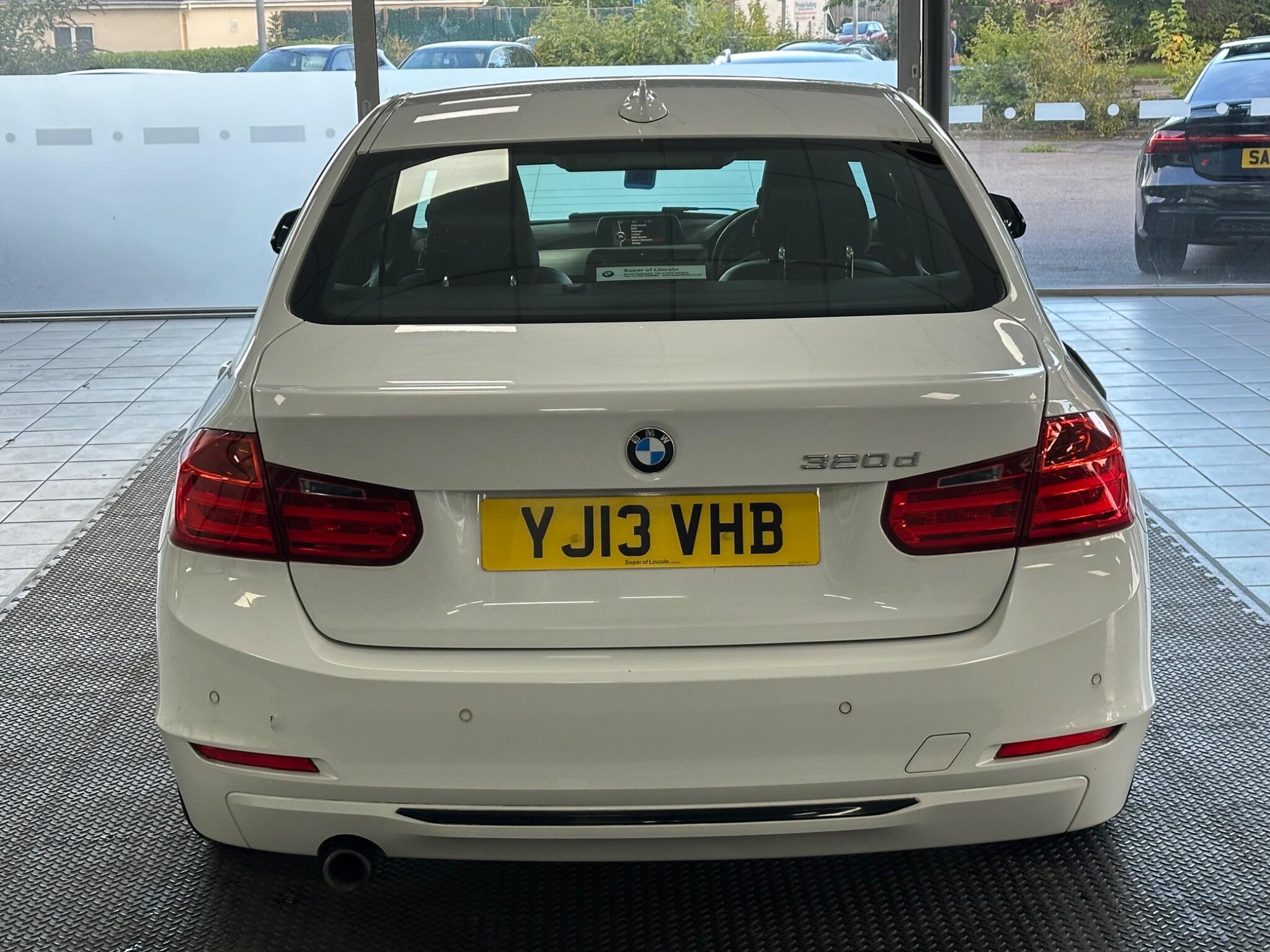 BMW 3 Series view 11