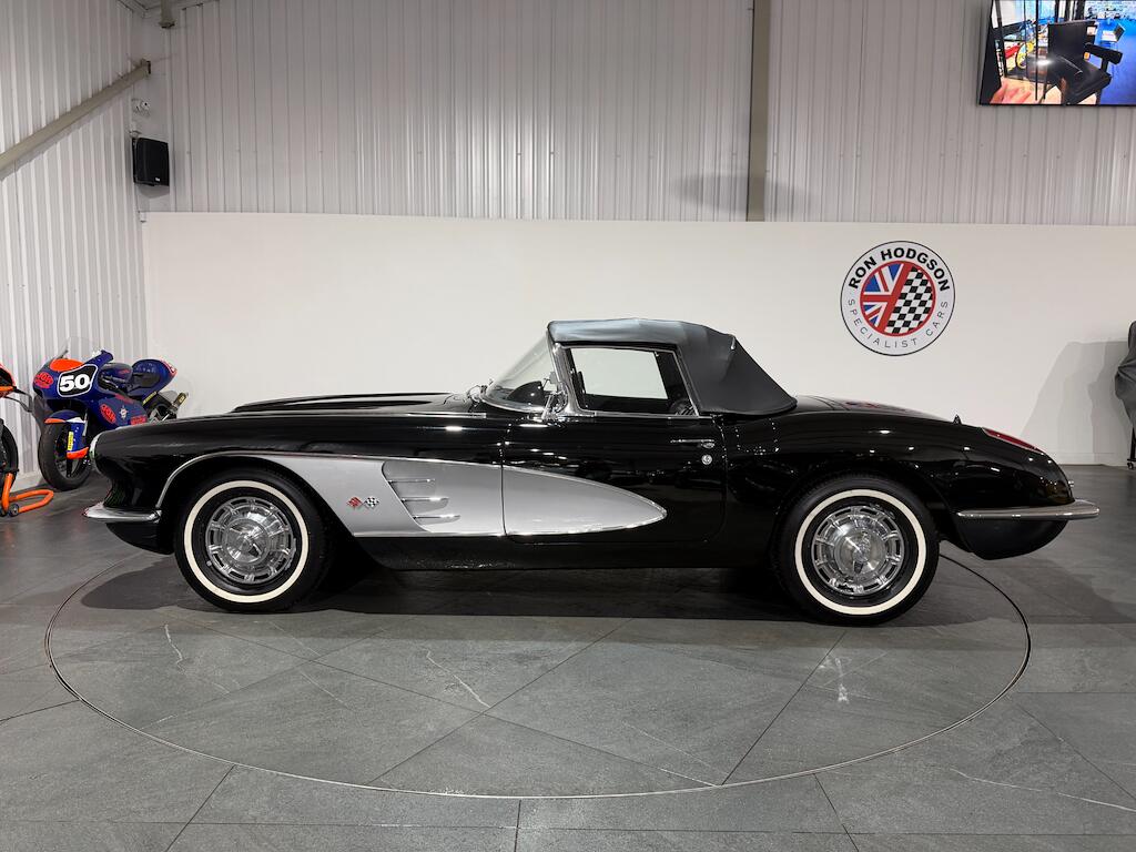 Chevrolet Corvette view 22