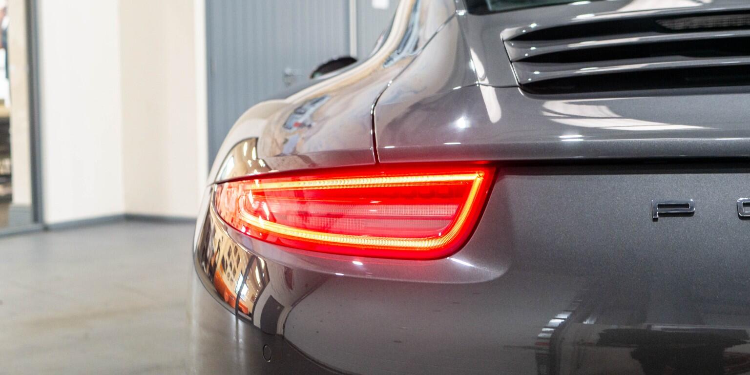 Porsche 911 view 46