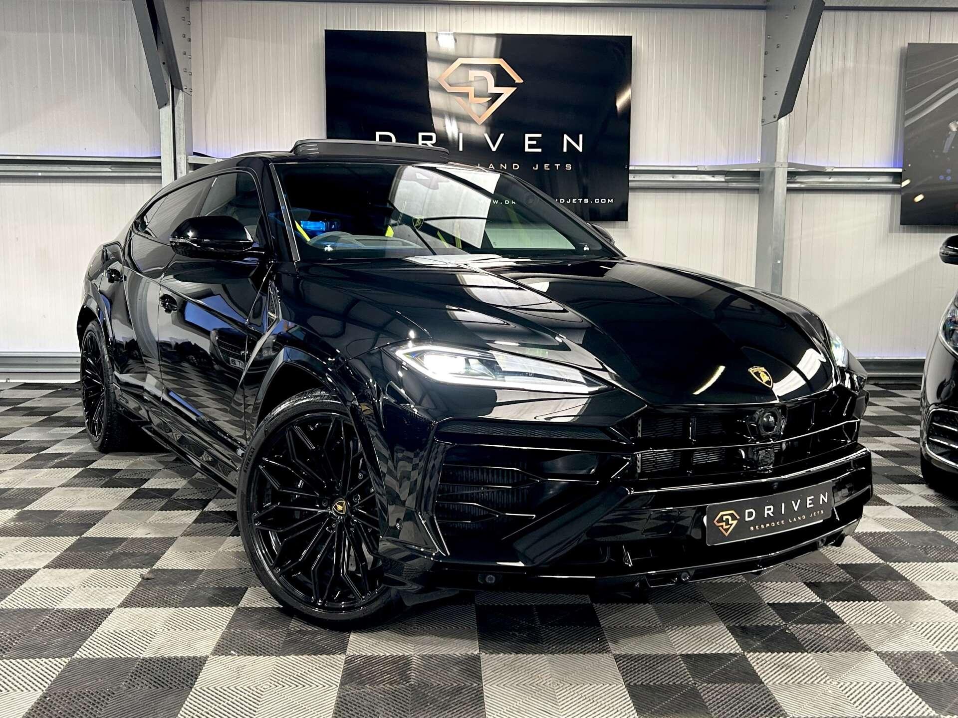 Lamborghini Urus view 11