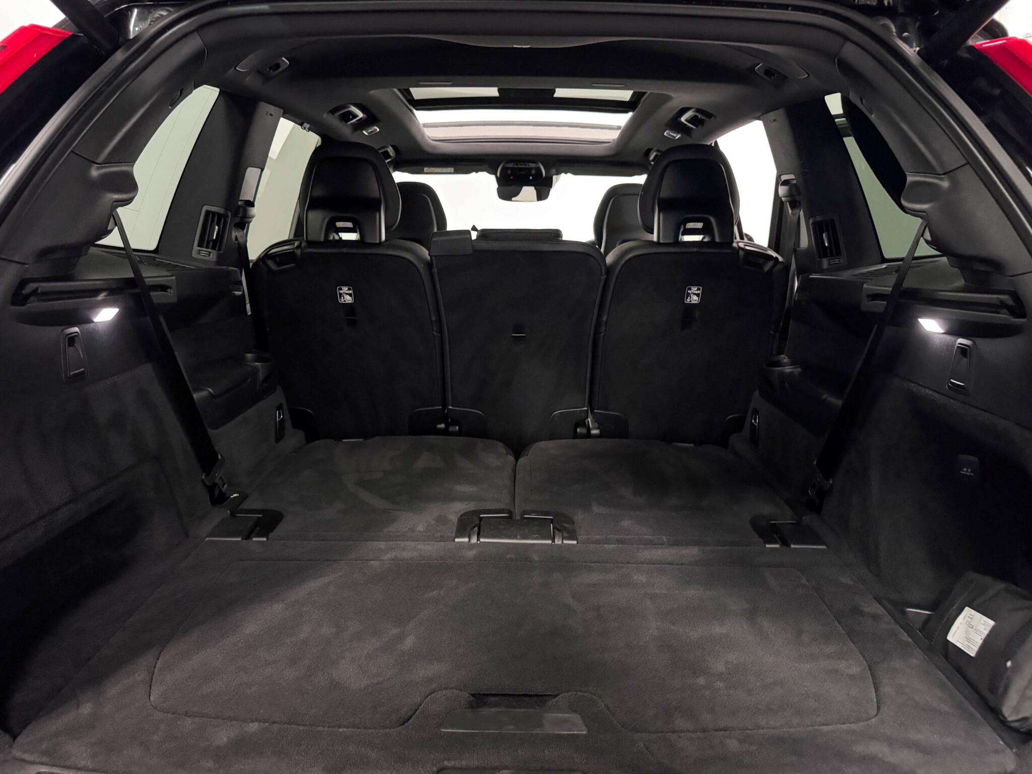 Volvo XC90 view 8