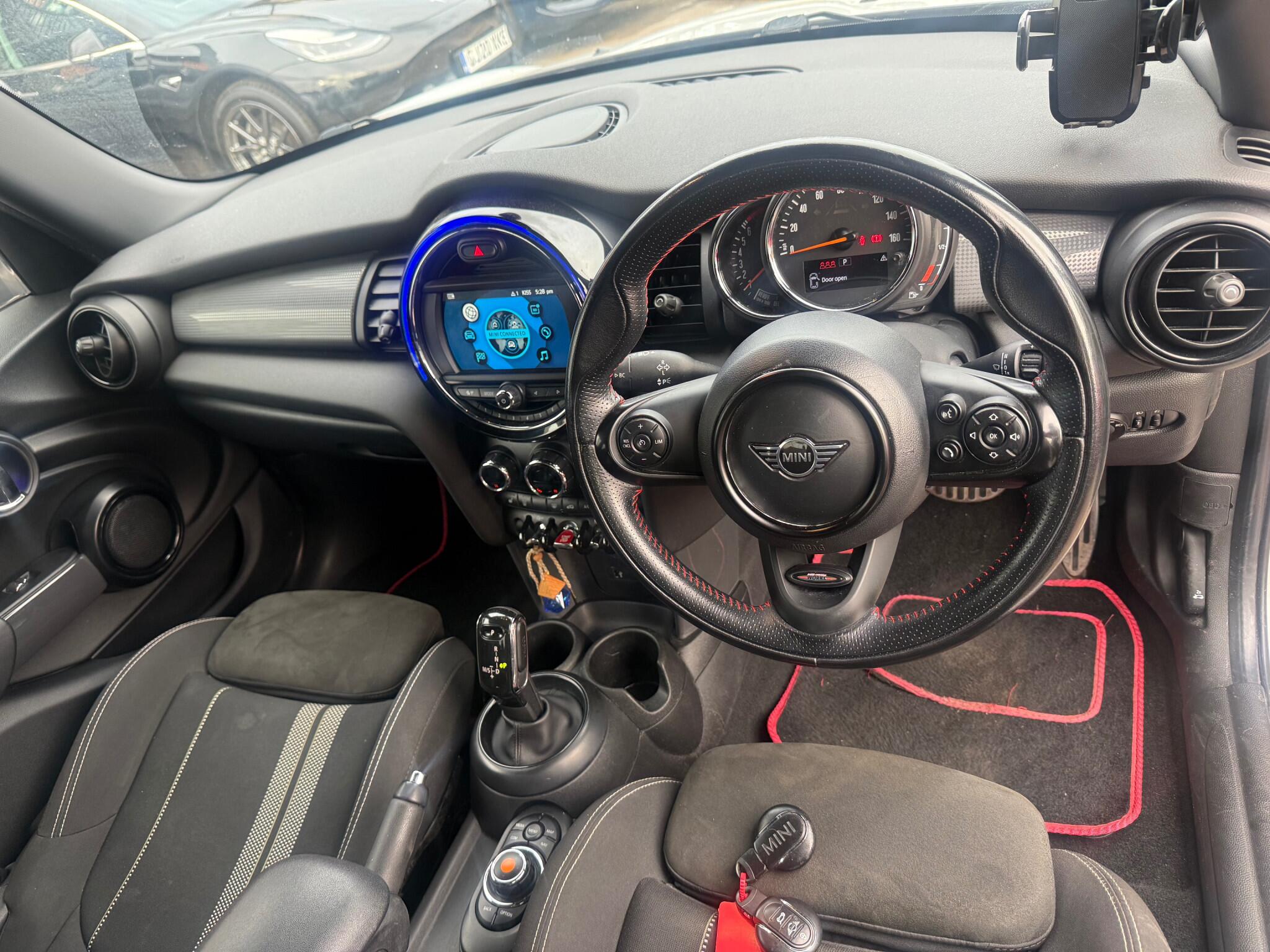 Mini Hatch view 7