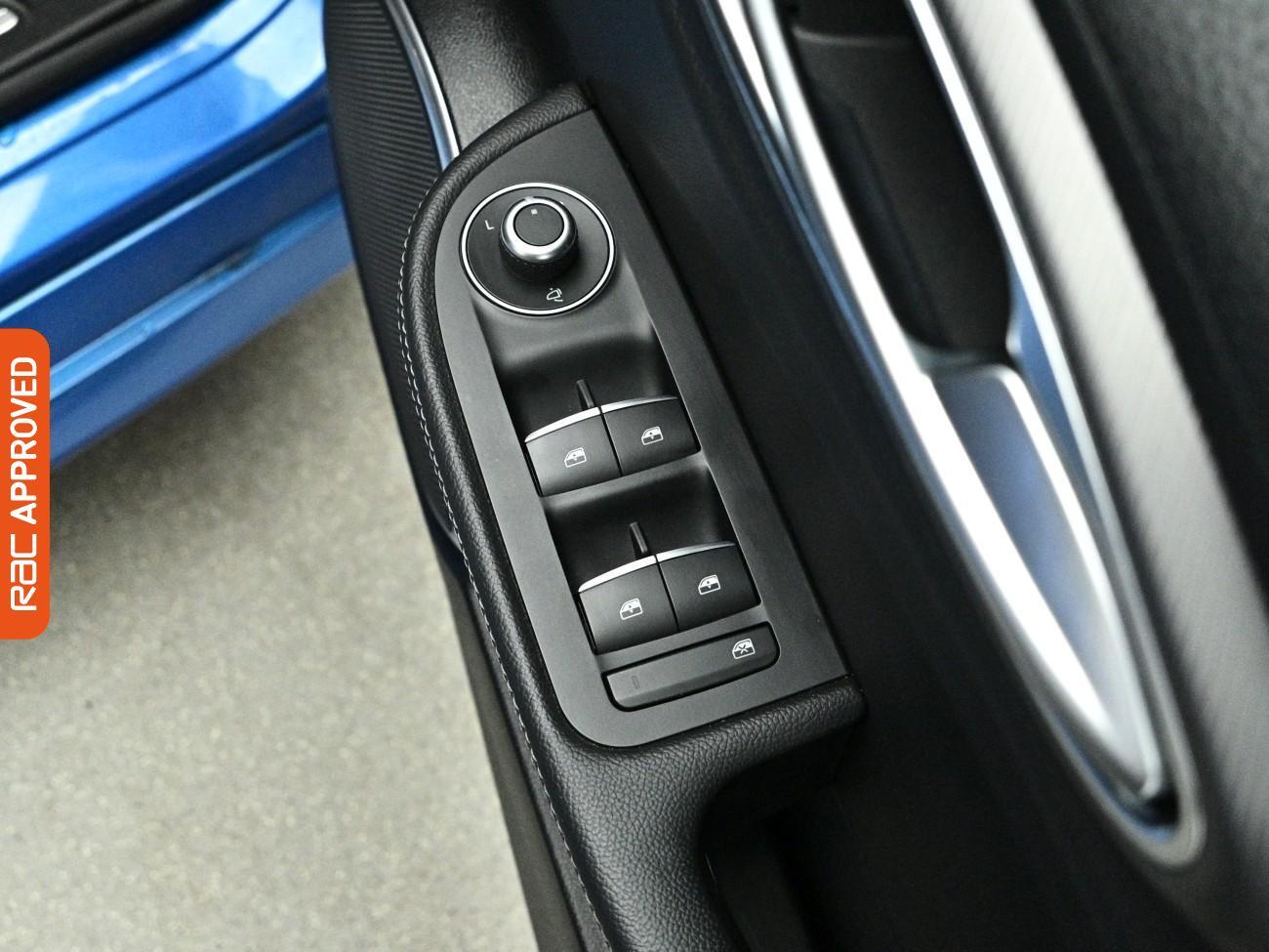 Alfa Romeo Giulia view 24
