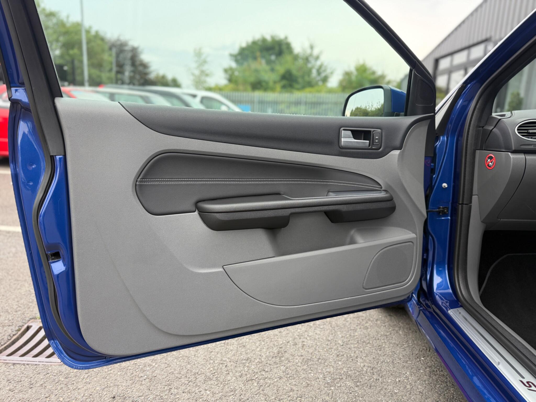 Ford Focus view 15