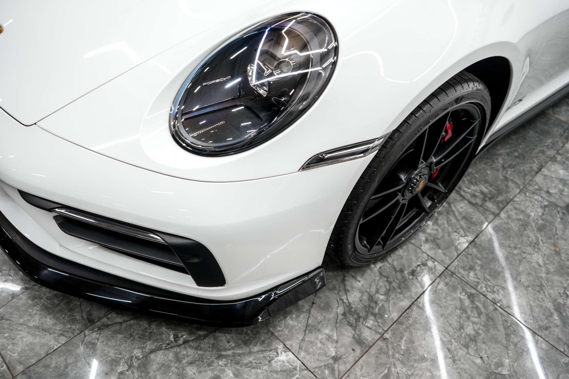 Porsche 911 view 12