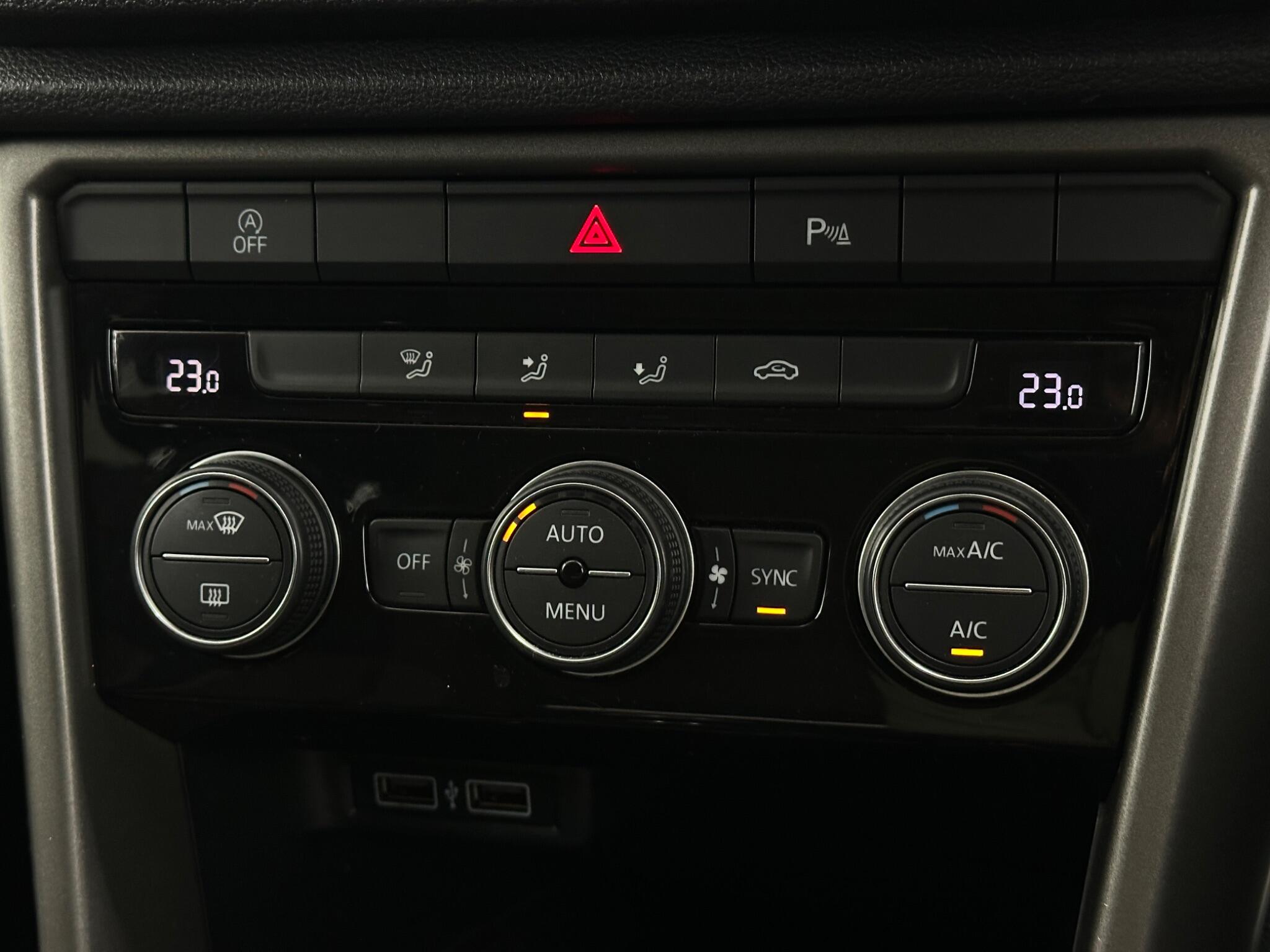Volkswagen T-Roc view 21