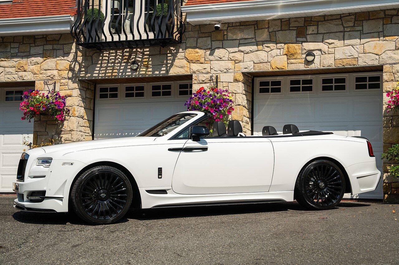 Rolls-Royce Dawn view 48
