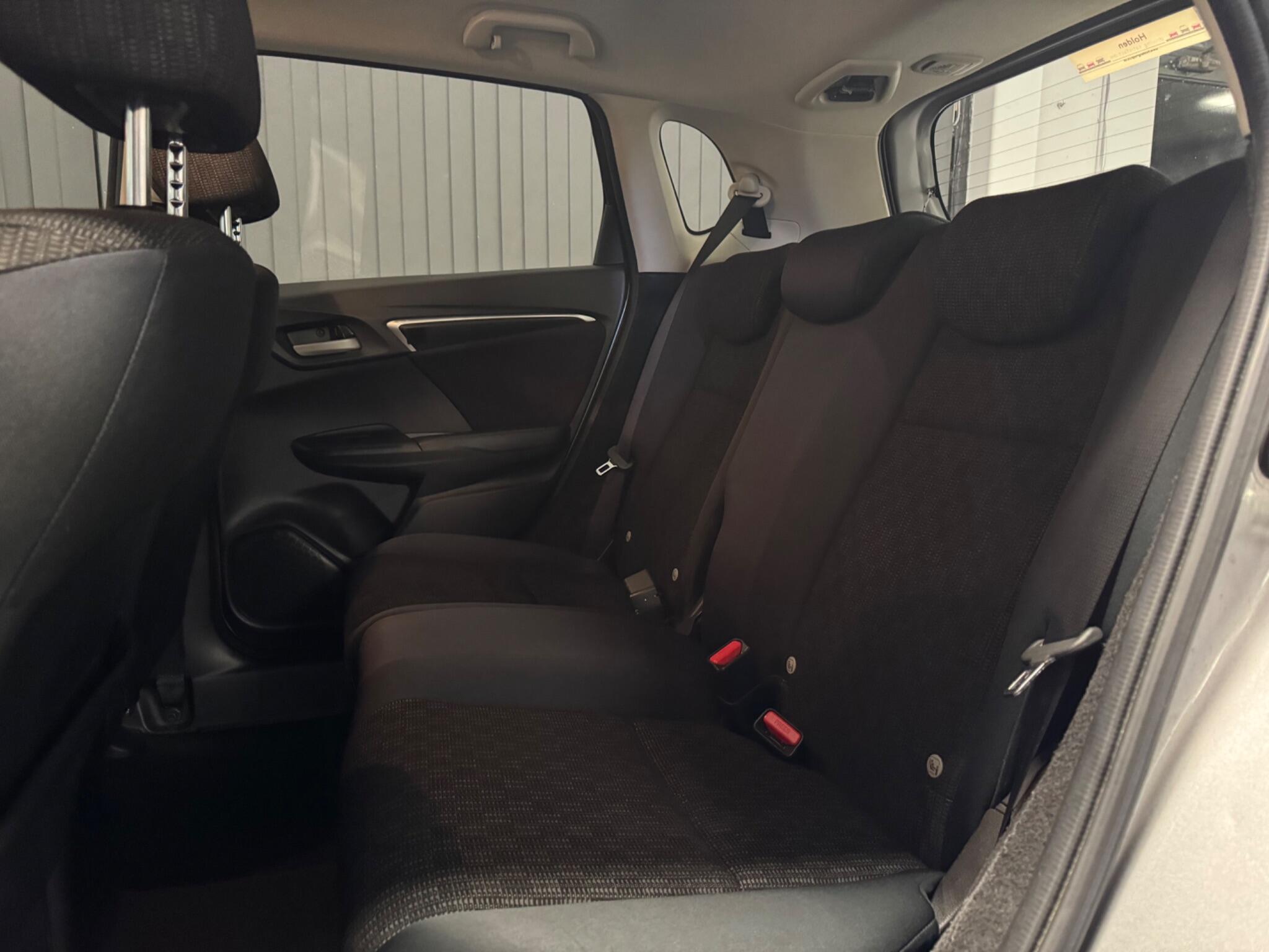 2017 Honda Jazz 1.3 i-VTEC SE CVT Euro 6 (s/s) 5dr • 52,600 miles image 23