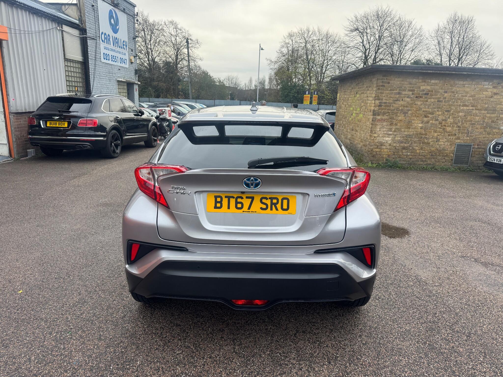 Toyota C-HR view 6
