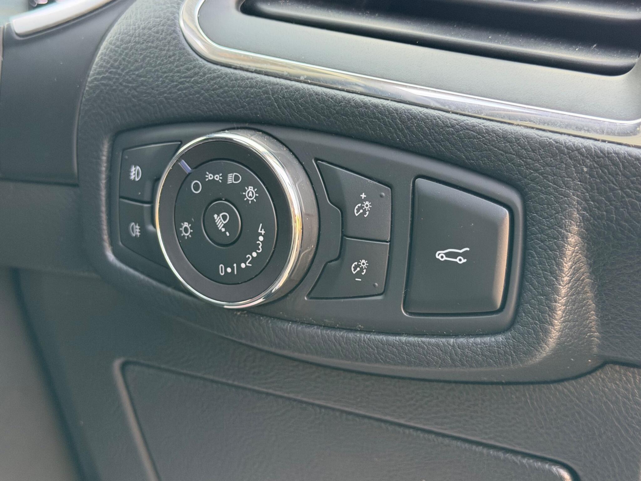 Ford Galaxy view 31