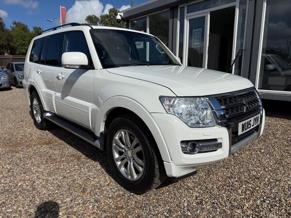 White 2014 Mitsubishi Shogun SUV/Crossover All-wheel drive Automatic