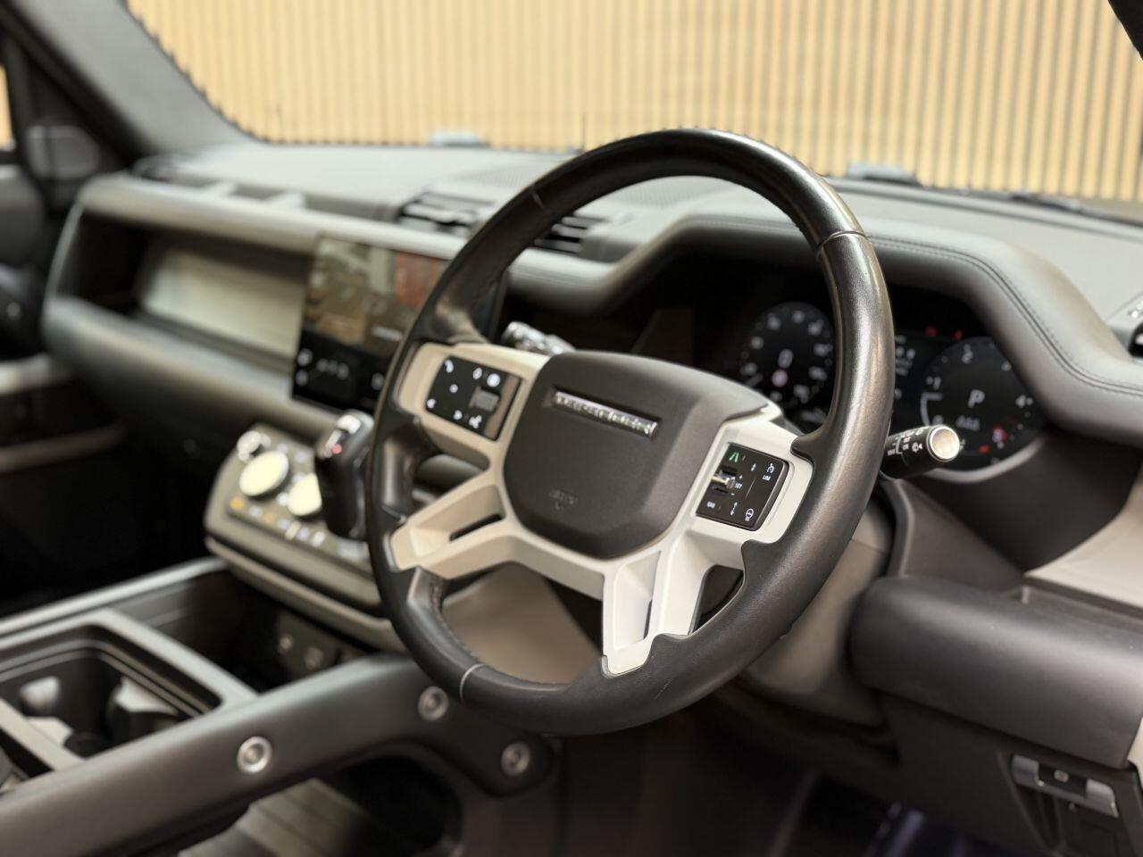 Land Rover Defender 110 view 25