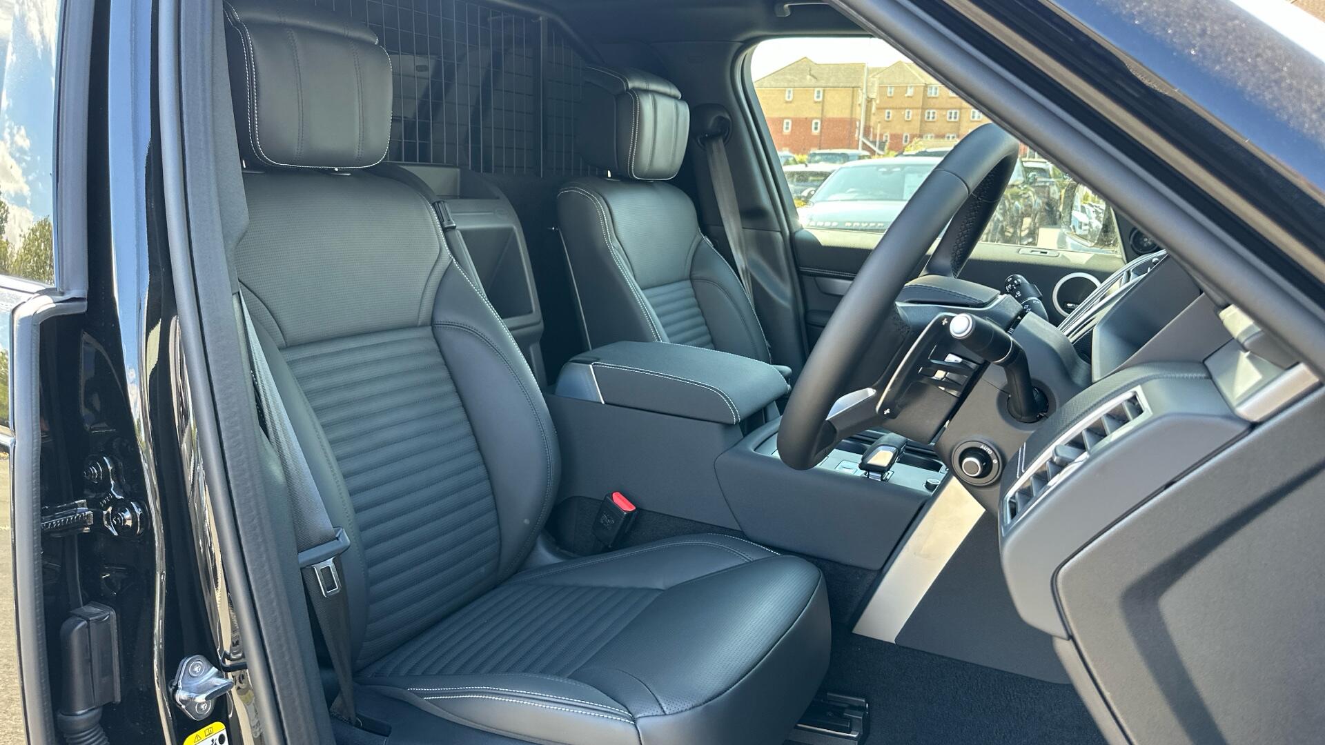 Land Rover Discovery view 33