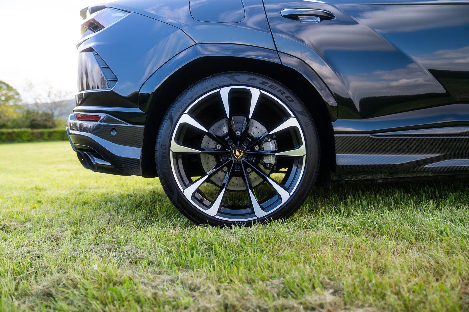 Lamborghini Urus view 17