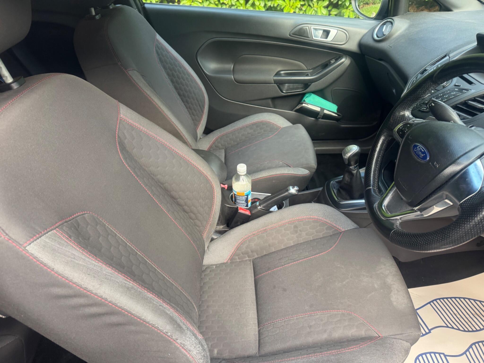2016 Ford Fiesta image 29