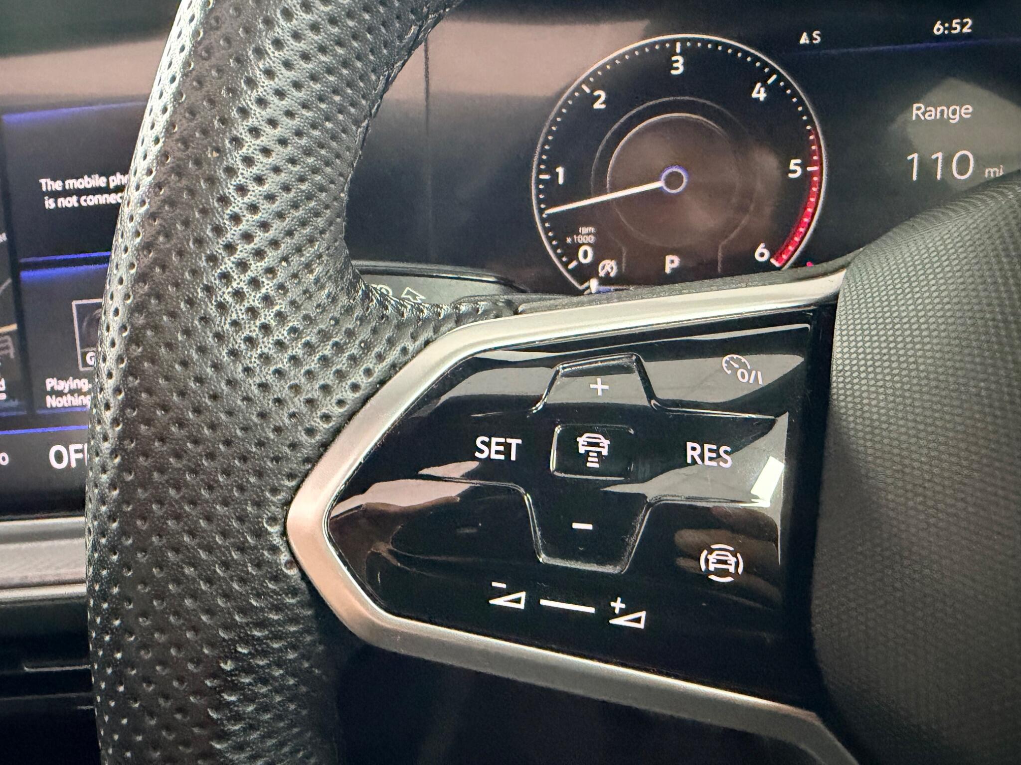 Volkswagen Touareg view 16
