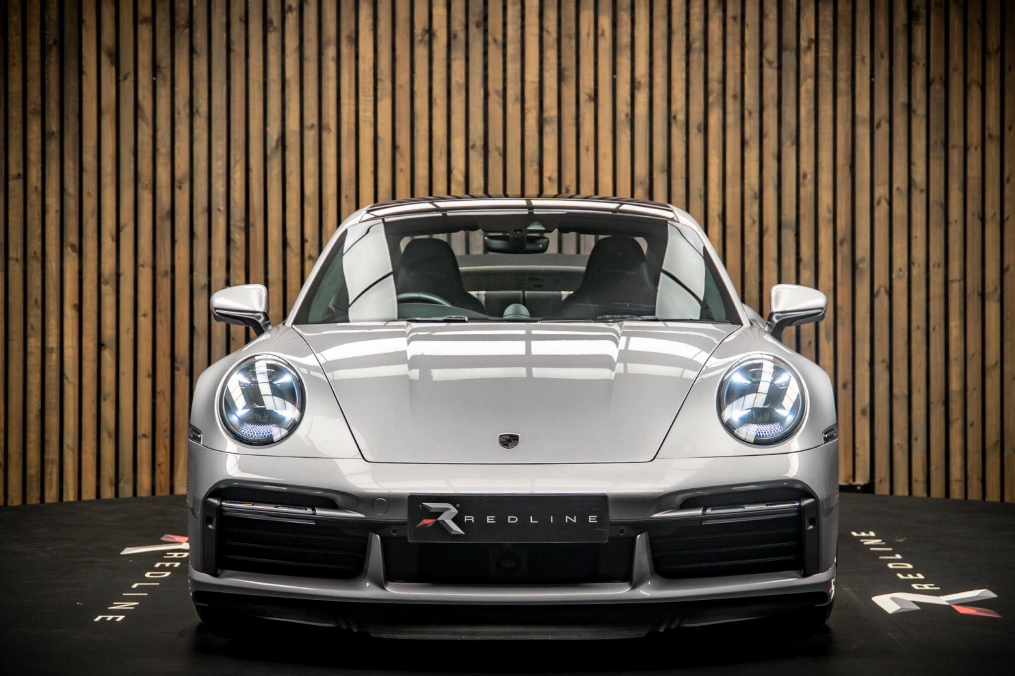 Porsche 911 view 5