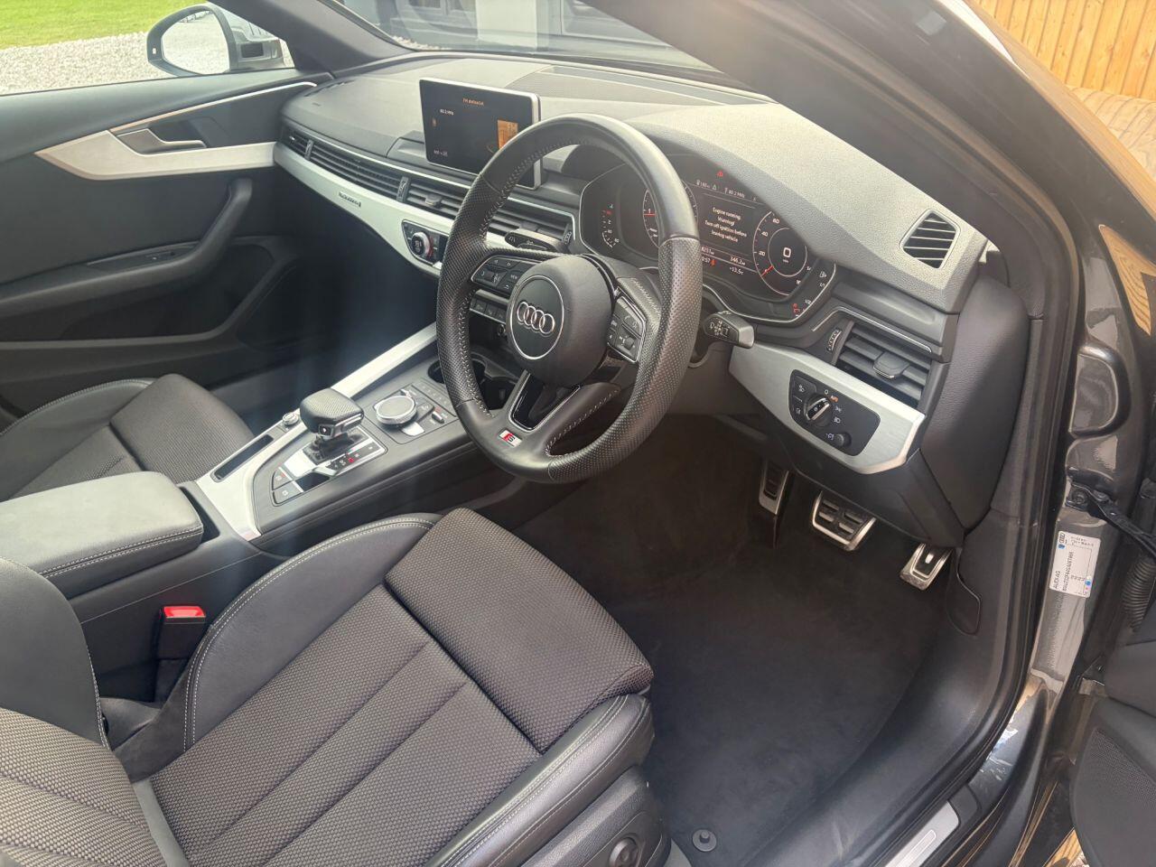 Audi A4 view 16