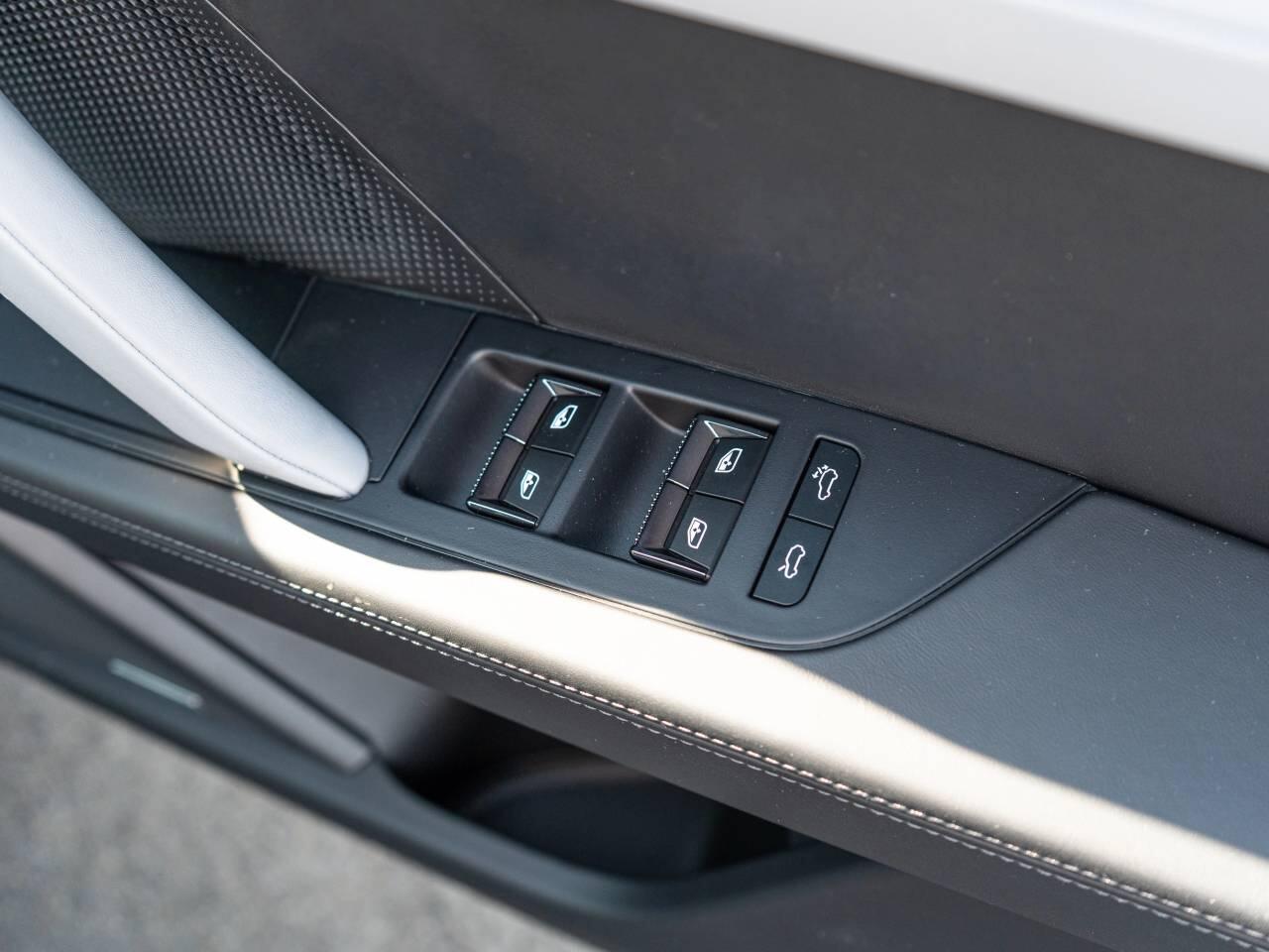 Porsche Cayenne view 27
